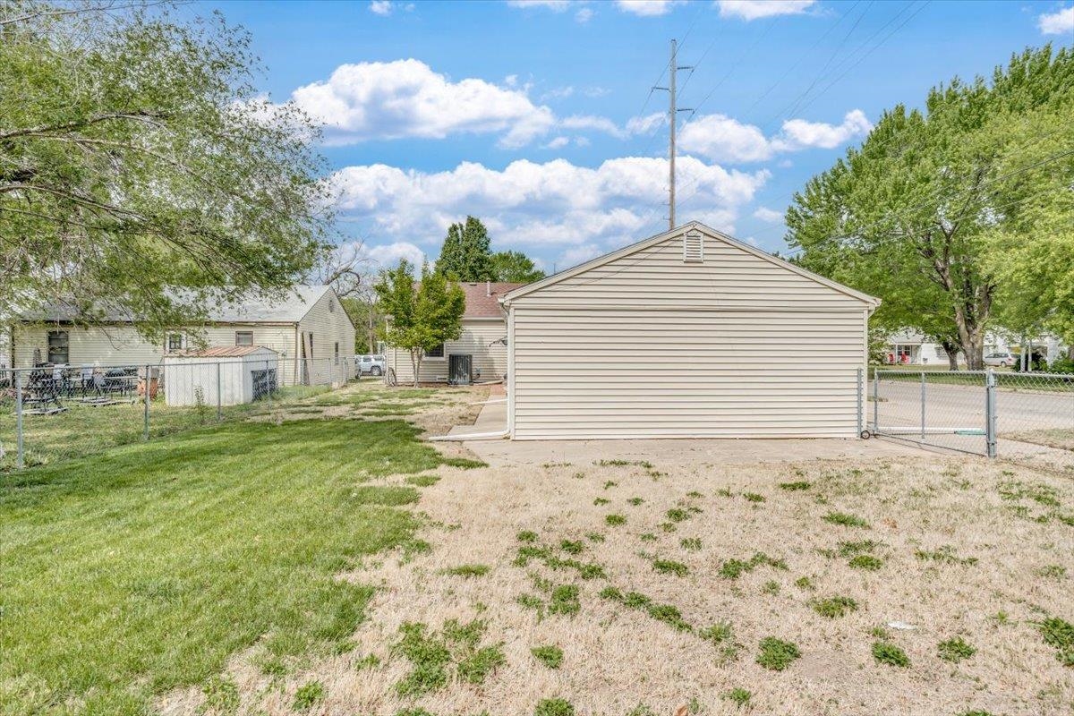 Wichita, Kansas 67211, United States, 3 Bedrooms Bedrooms, ,1 BathroomBathrooms,Residential,Pending,59674