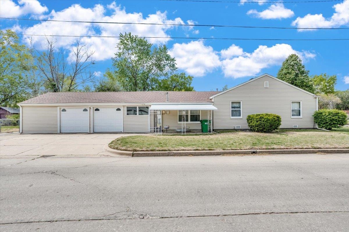 Wichita, Kansas 67211, United States, 3 Bedrooms Bedrooms, ,1 BathroomBathrooms,Residential,Pending,59674