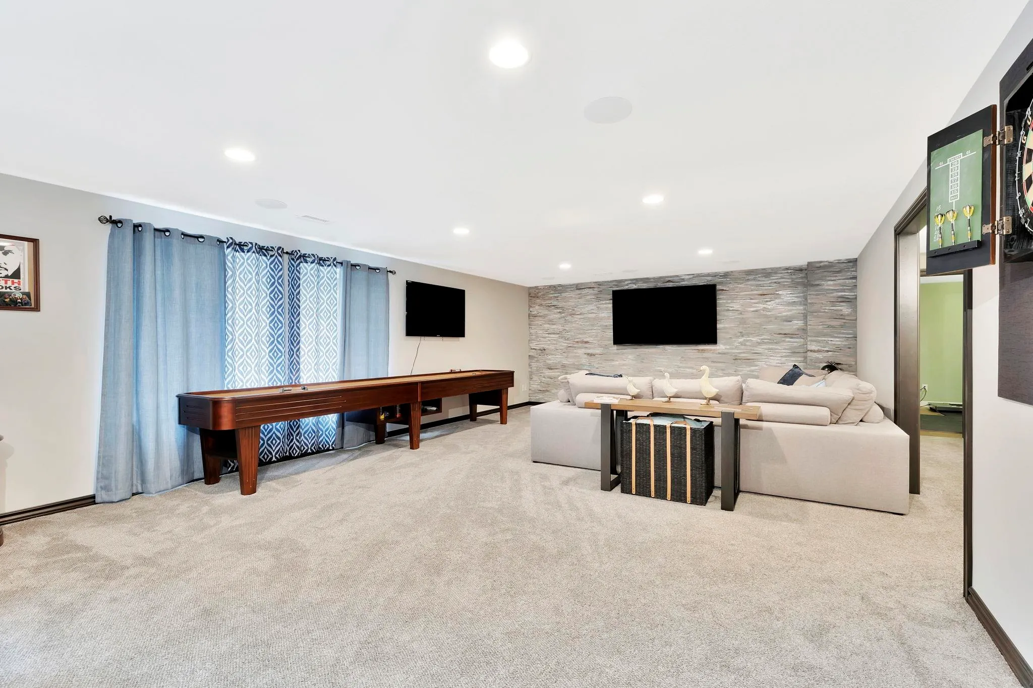 Wichita, Kansas 67206, United States, 4 Bedrooms Bedrooms, ,3 BathroomsBathrooms,Residential,Active,98187