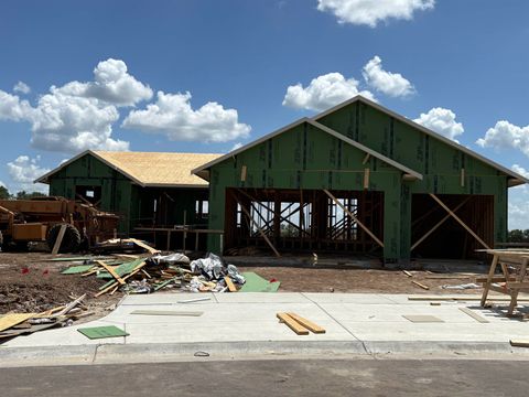 Homes For Sale - 225 E Hanscom St<br/> Derby, KS 67037