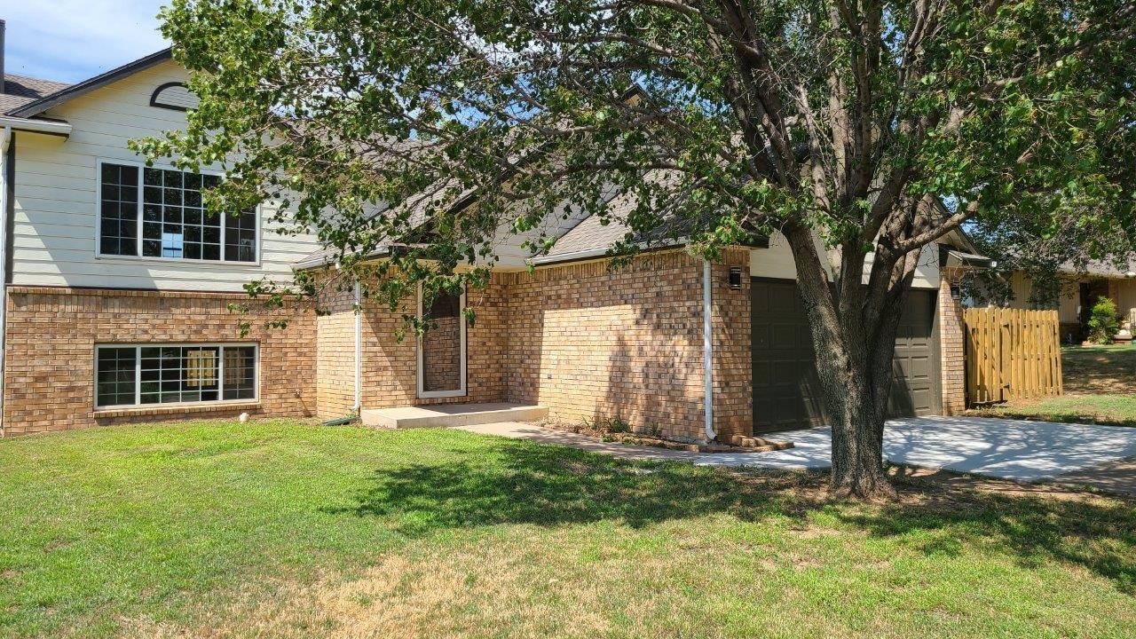 1605 Edgewood Dr, Wellington, Kansas image 2