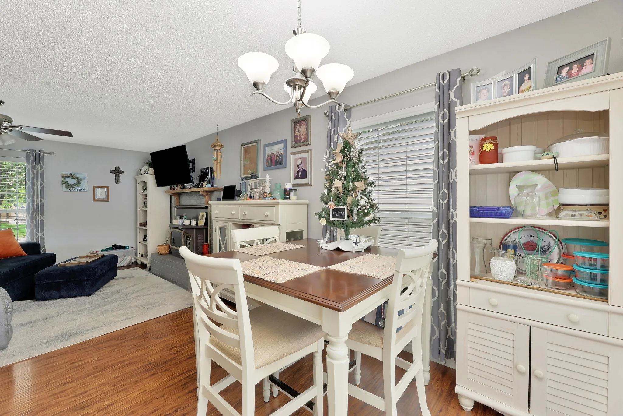 Wichita, Kansas 67209, United States, 2 Bedrooms Bedrooms, ,3 BathroomsBathrooms,Residential,Active,225533