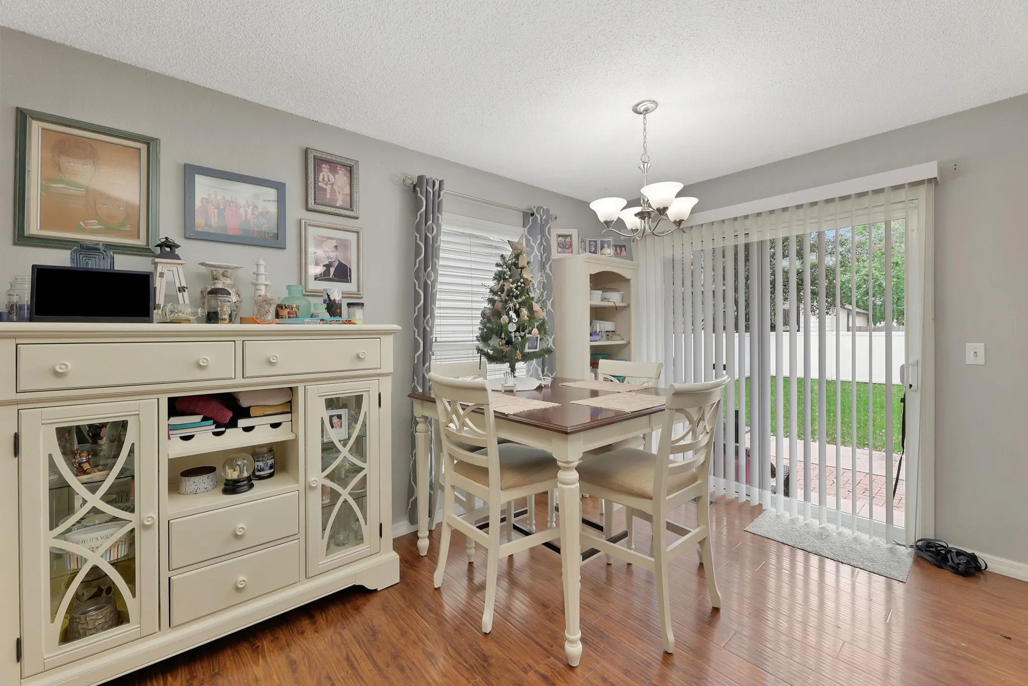 Wichita, Kansas 67209, United States, 2 Bedrooms Bedrooms, ,3 BathroomsBathrooms,Residential,Active,225533