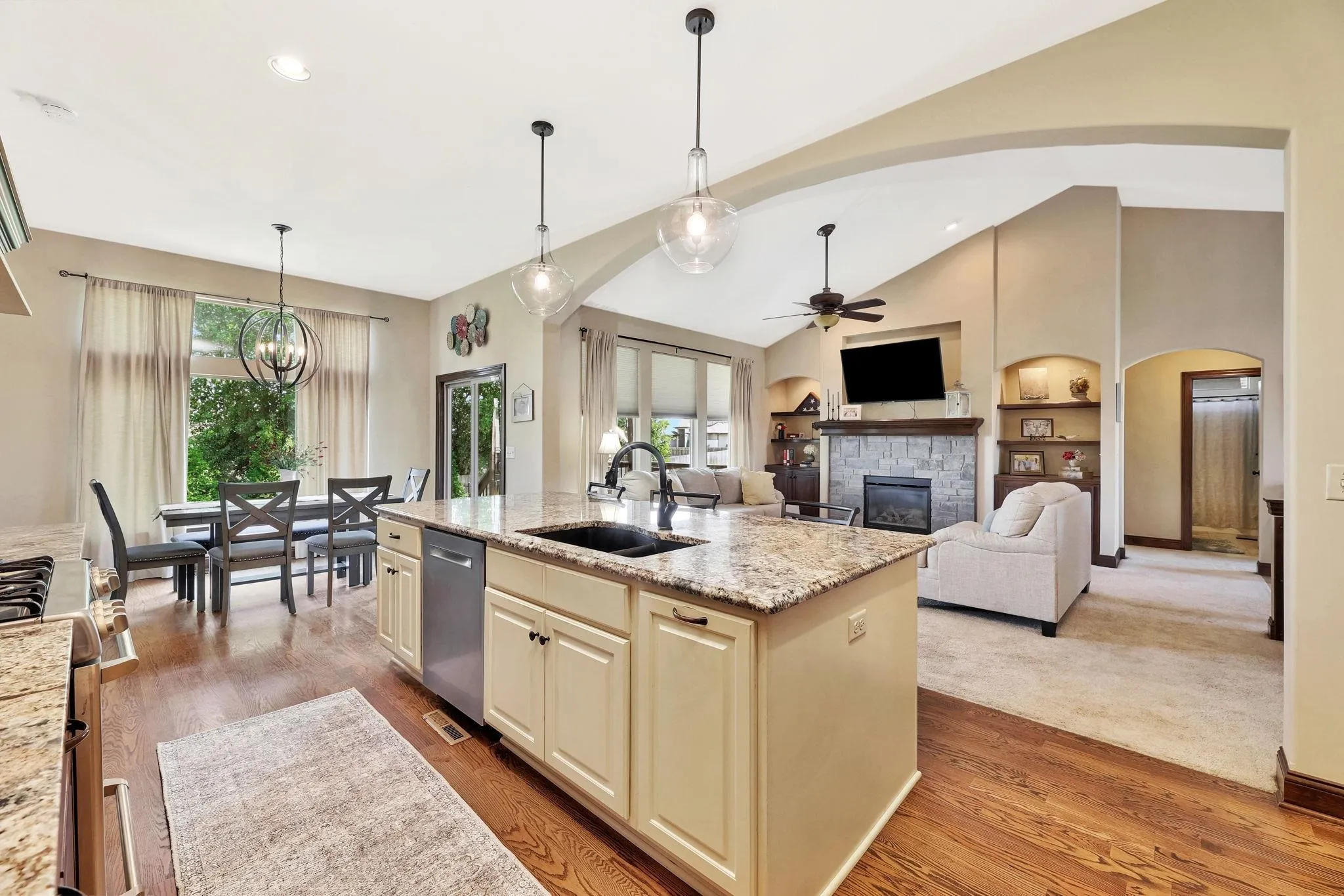 Wichita, Kansas 67205, United States, 5 Bedrooms Bedrooms, ,3 BathroomsBathrooms,Residential,Pending,43893