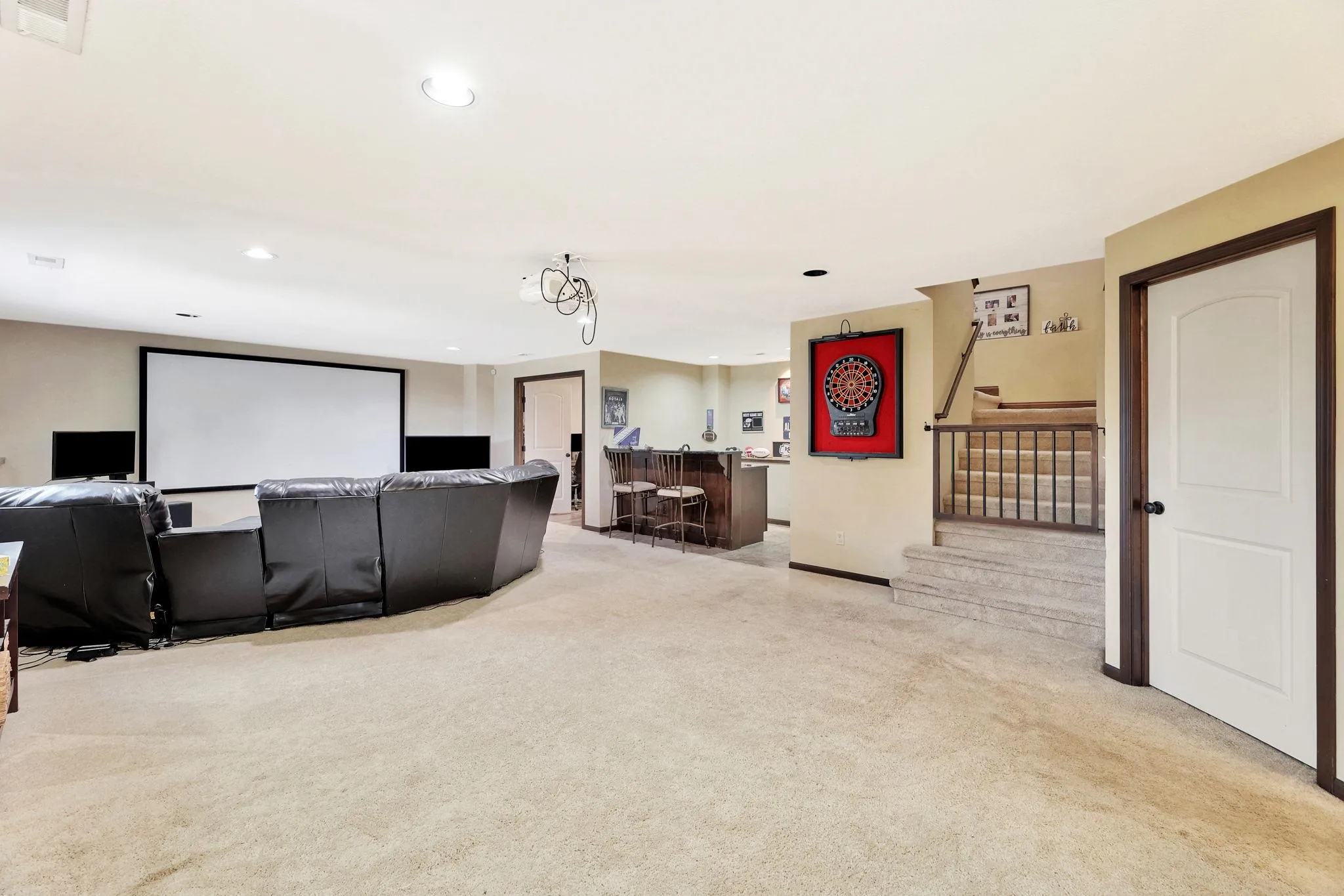 Wichita, Kansas 67205, United States, 5 Bedrooms Bedrooms, ,3 BathroomsBathrooms,Residential,Pending,43893