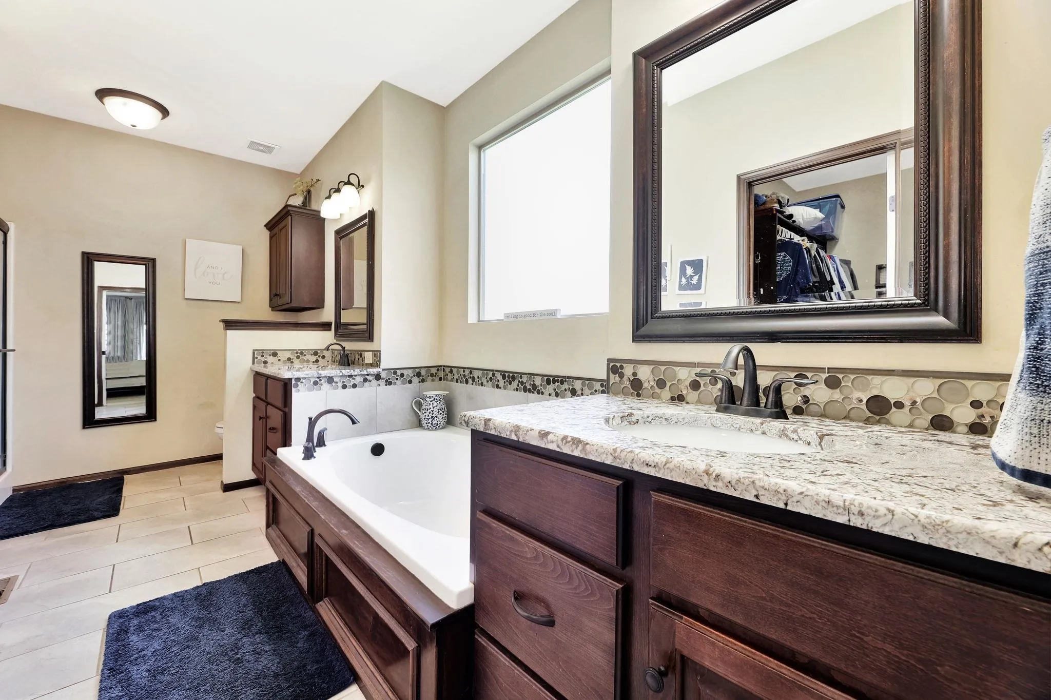 Wichita, Kansas 67205, United States, 5 Bedrooms Bedrooms, ,3 BathroomsBathrooms,Residential,Pending,43893