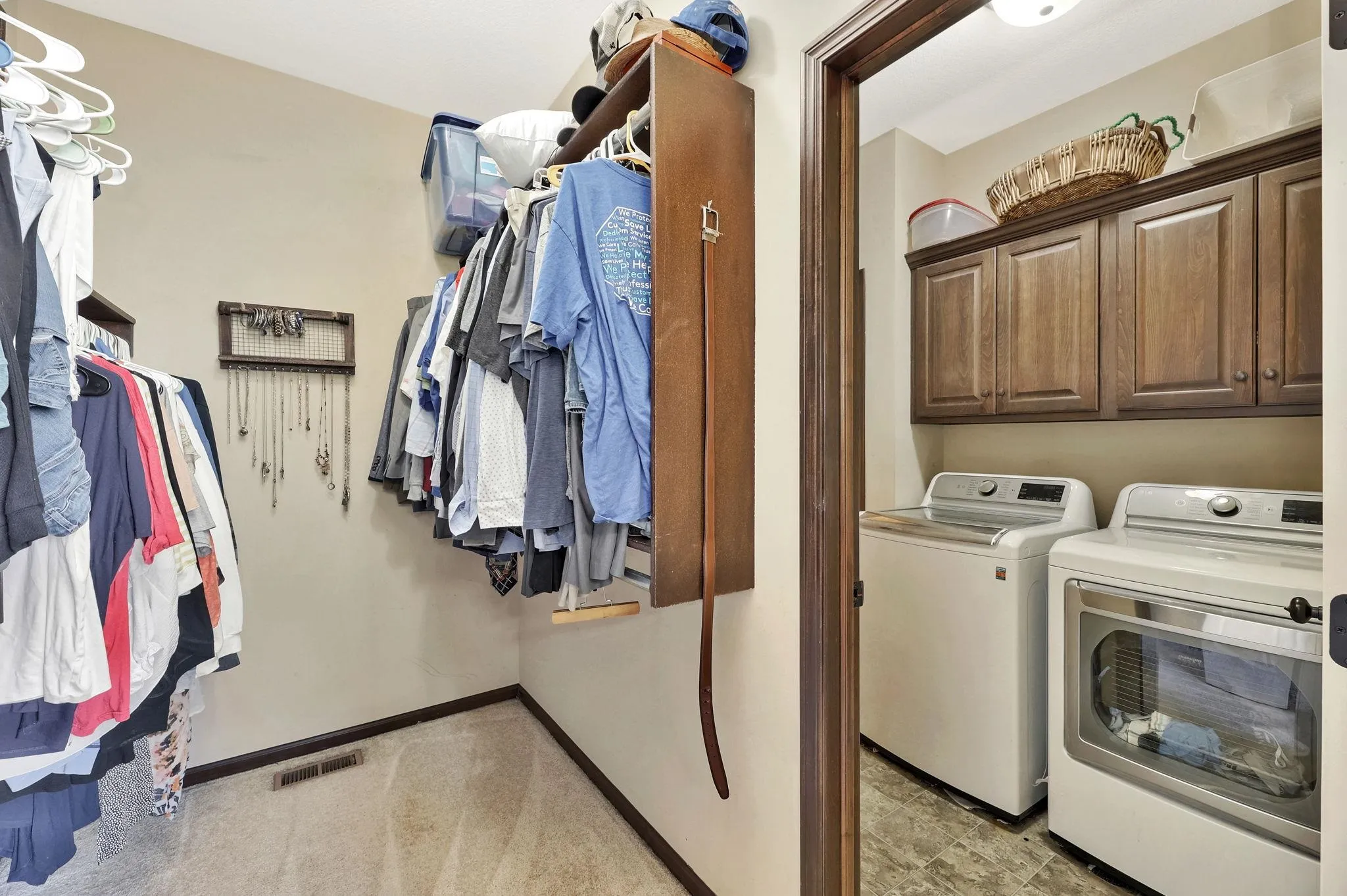 Wichita, Kansas 67205, United States, 5 Bedrooms Bedrooms, ,3 BathroomsBathrooms,Residential,Pending,43893