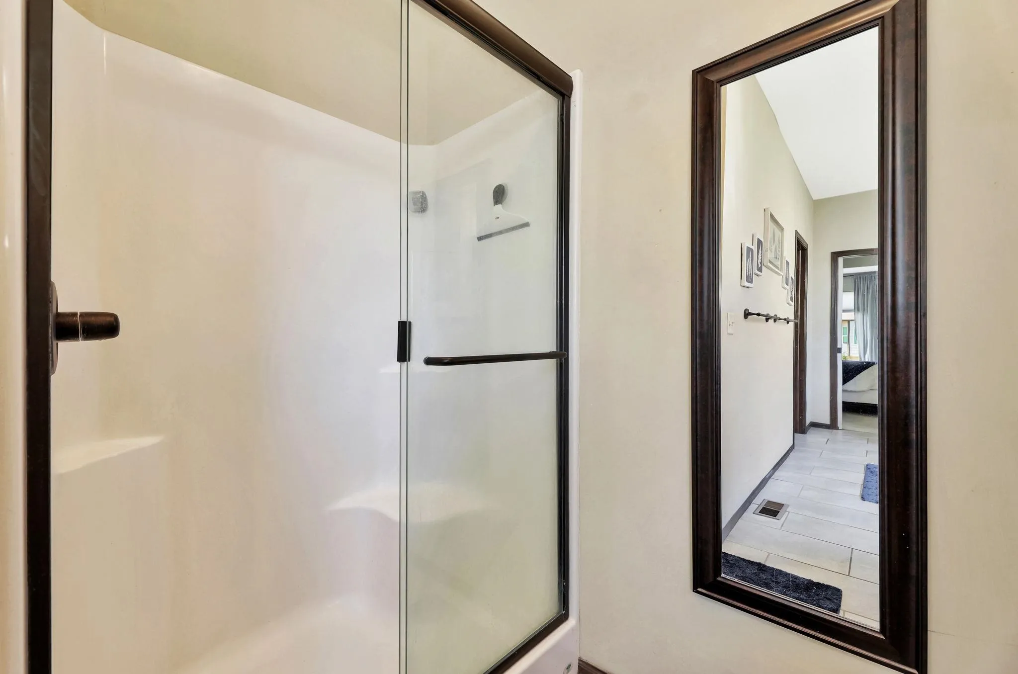 Wichita, Kansas 67205, United States, 5 Bedrooms Bedrooms, ,3 BathroomsBathrooms,Residential,Pending,43893