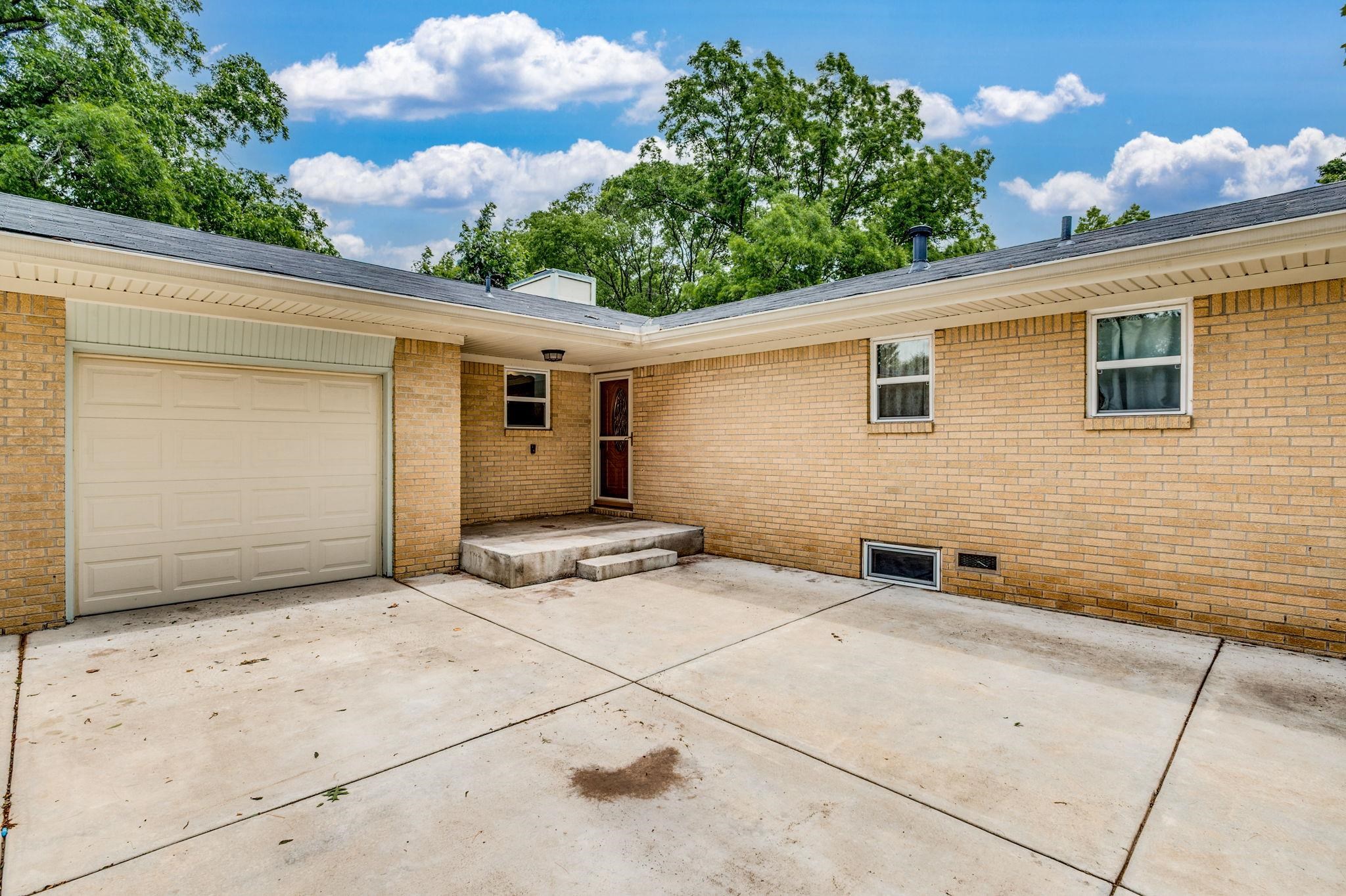 622 Edgemoor Dr, Mulvane, Kansas image 2