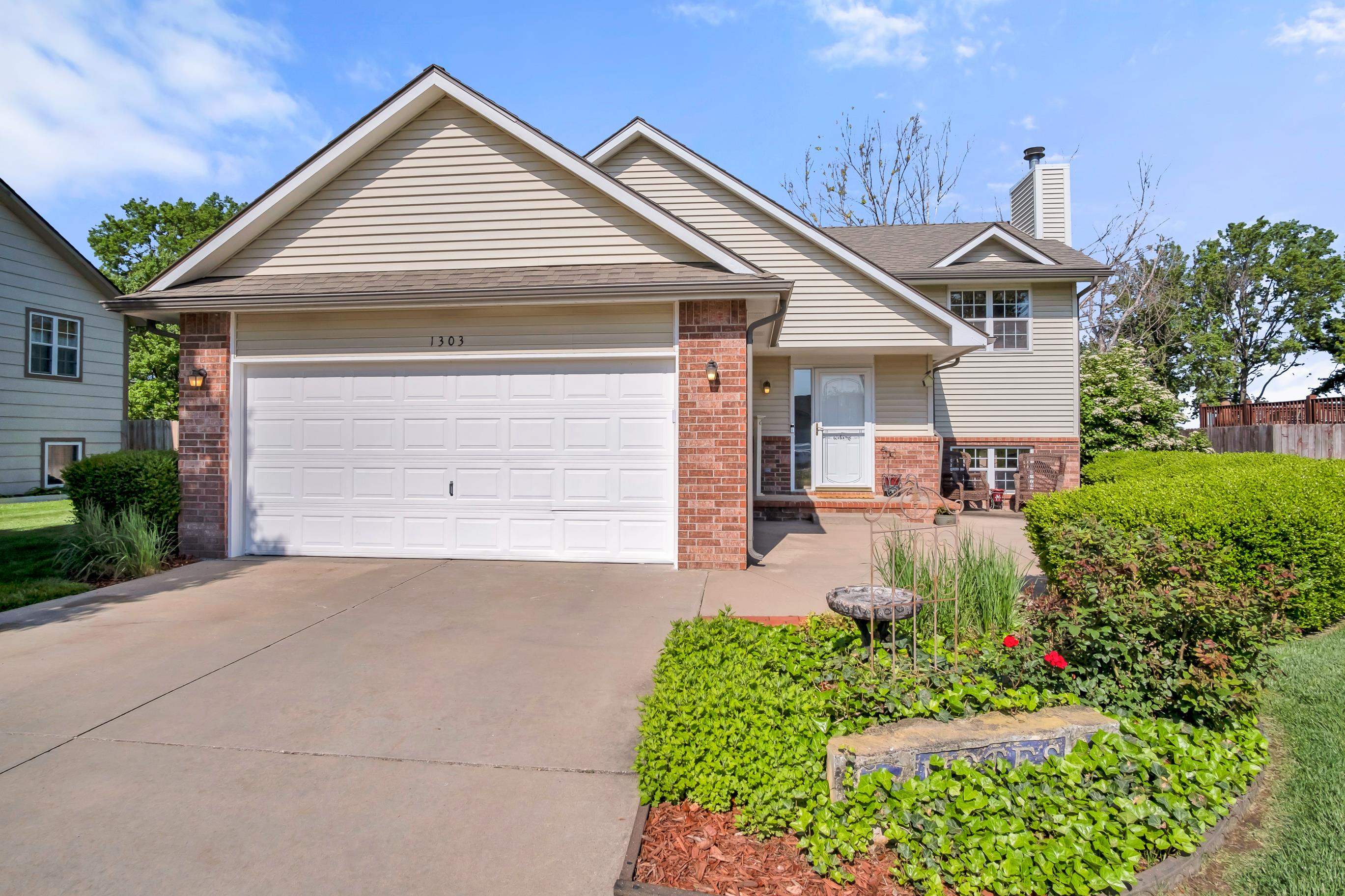 1303 Redbud Ct, Halstead, Kansas image 2