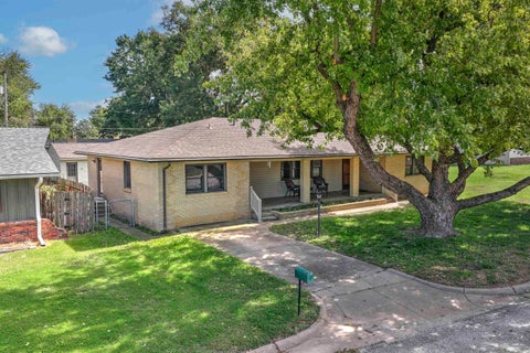 Homes For Sale - 1410 N A St<br/> Arkansas City, KS 67005