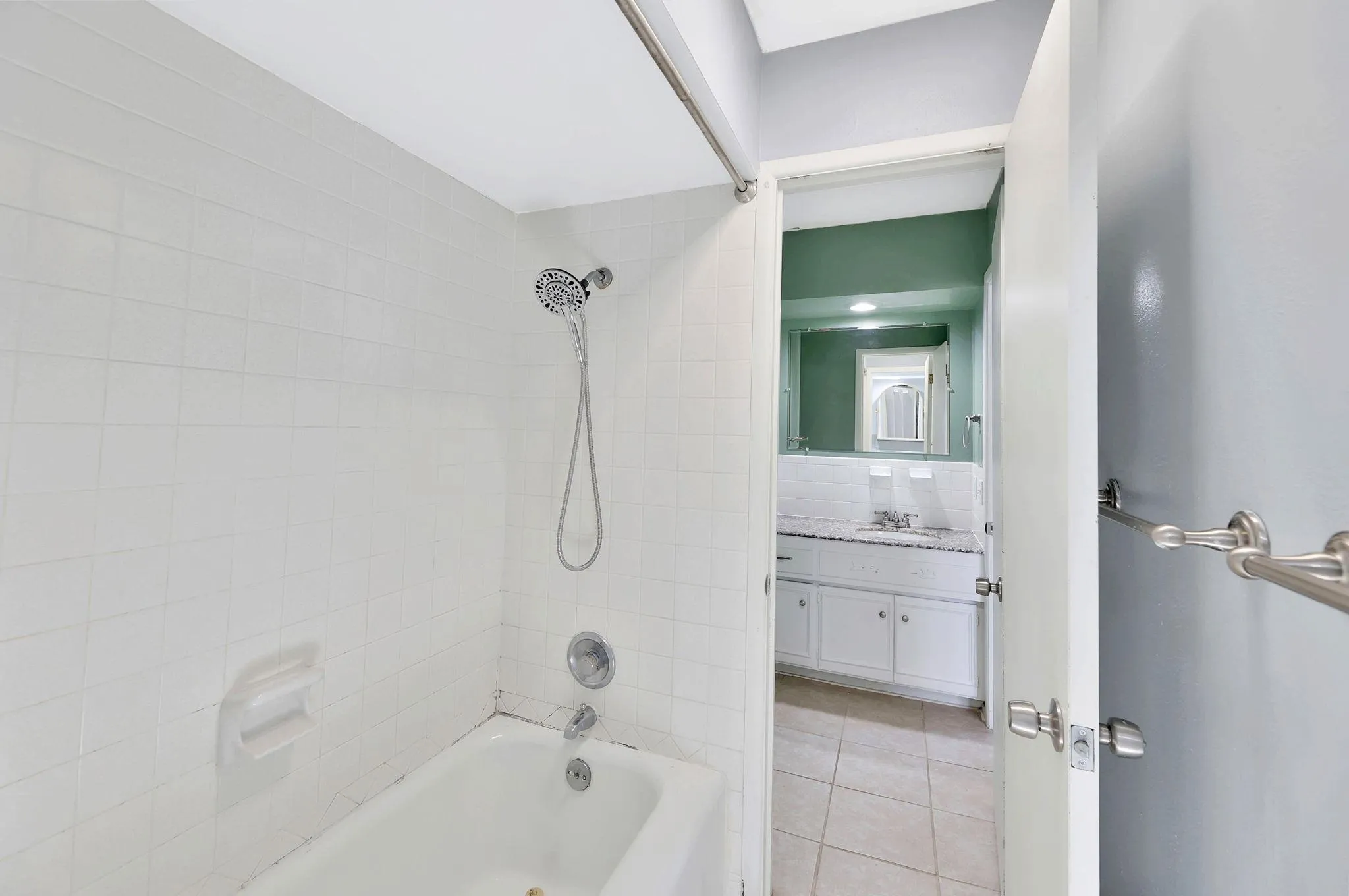 Wichita, Kansas 67207, United States, 3 Bedrooms Bedrooms, ,3 BathroomsBathrooms,Residential,Pending,12666