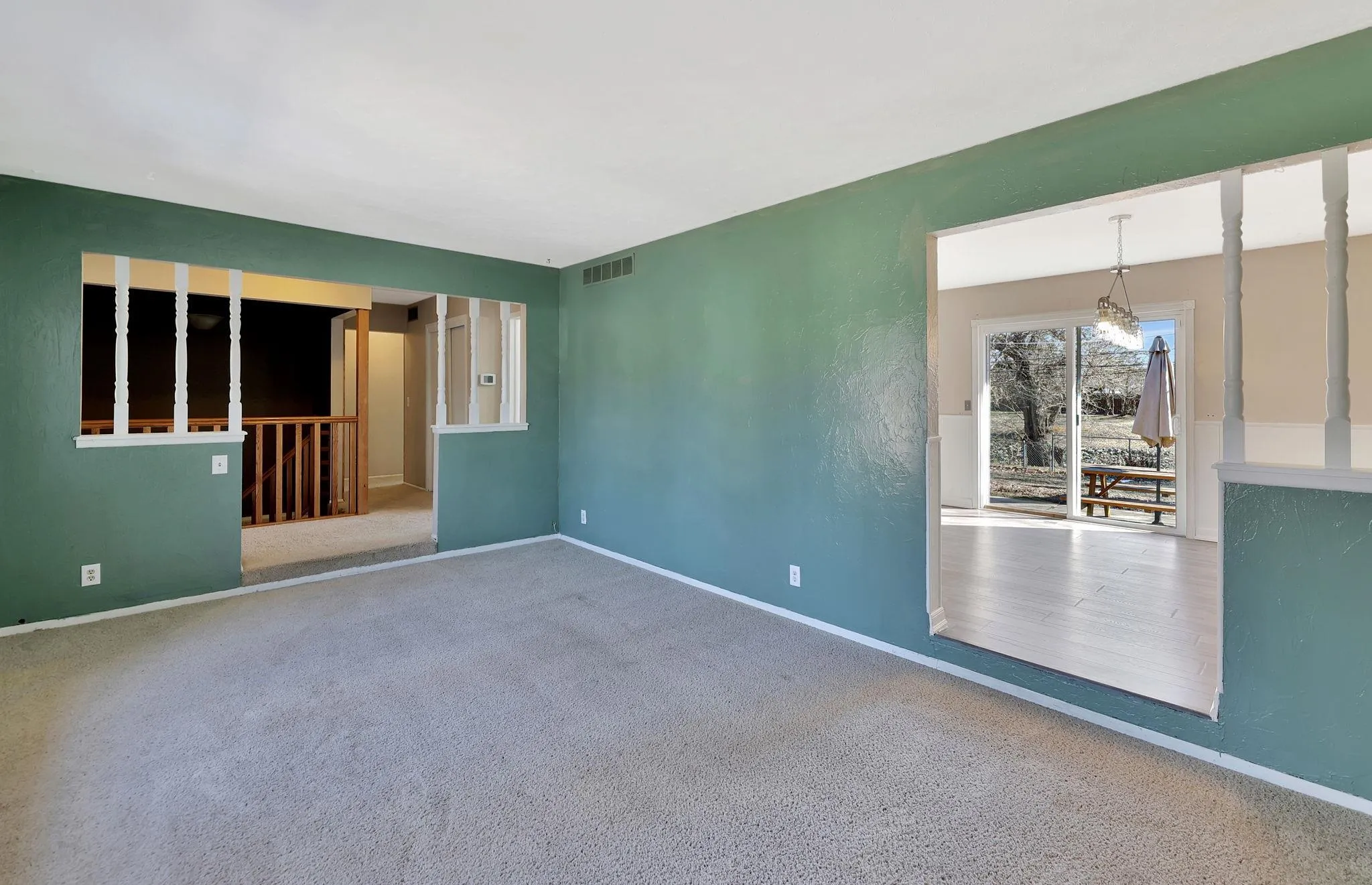 Wichita, Kansas 67207, United States, 3 Bedrooms Bedrooms, ,3 BathroomsBathrooms,Residential,Pending,12666