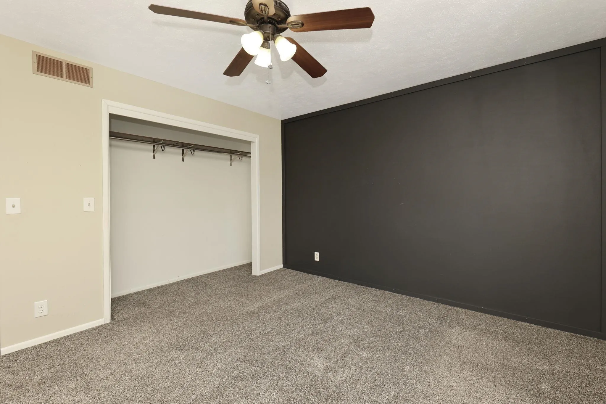 Wichita, Kansas 67207, United States, 3 Bedrooms Bedrooms, ,3 BathroomsBathrooms,Residential,Pending,12666