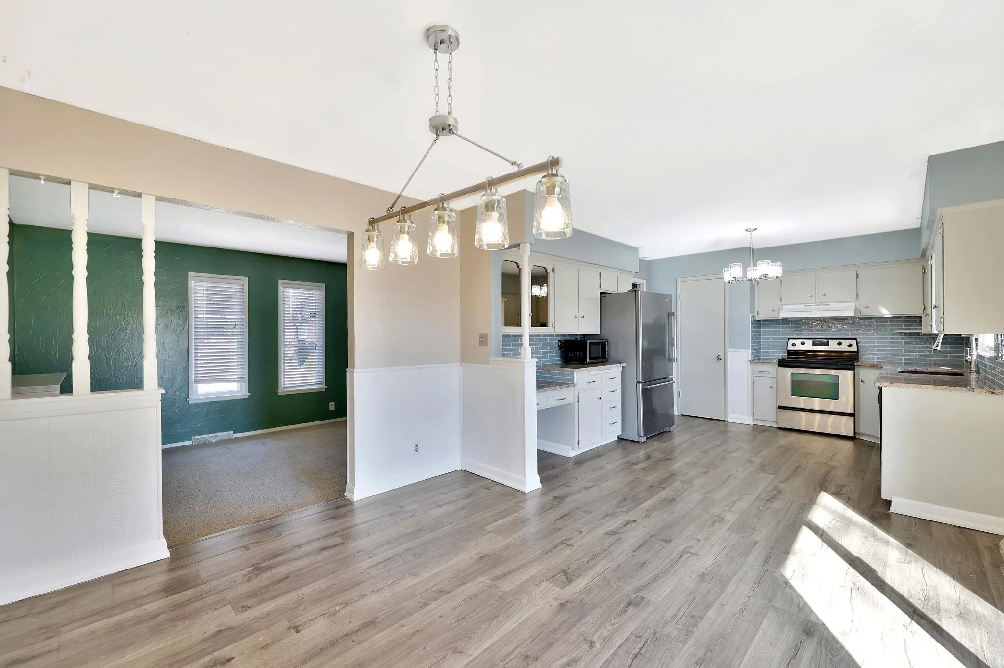 Wichita, Kansas 67207, United States, 3 Bedrooms Bedrooms, ,3 BathroomsBathrooms,Residential,Pending,12666