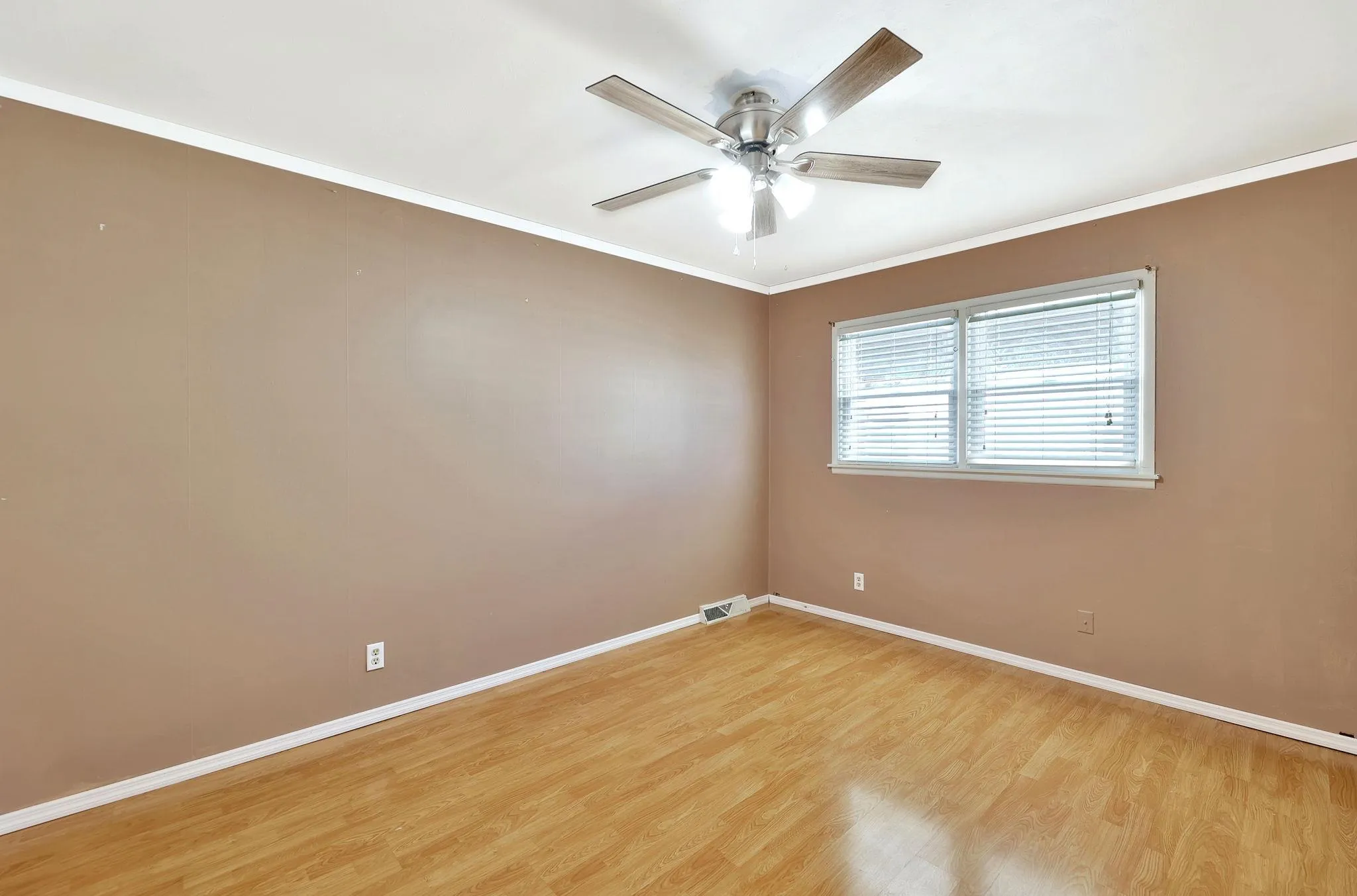 Wichita, Kansas 67207, United States, 3 Bedrooms Bedrooms, ,3 BathroomsBathrooms,Residential,Pending,12666