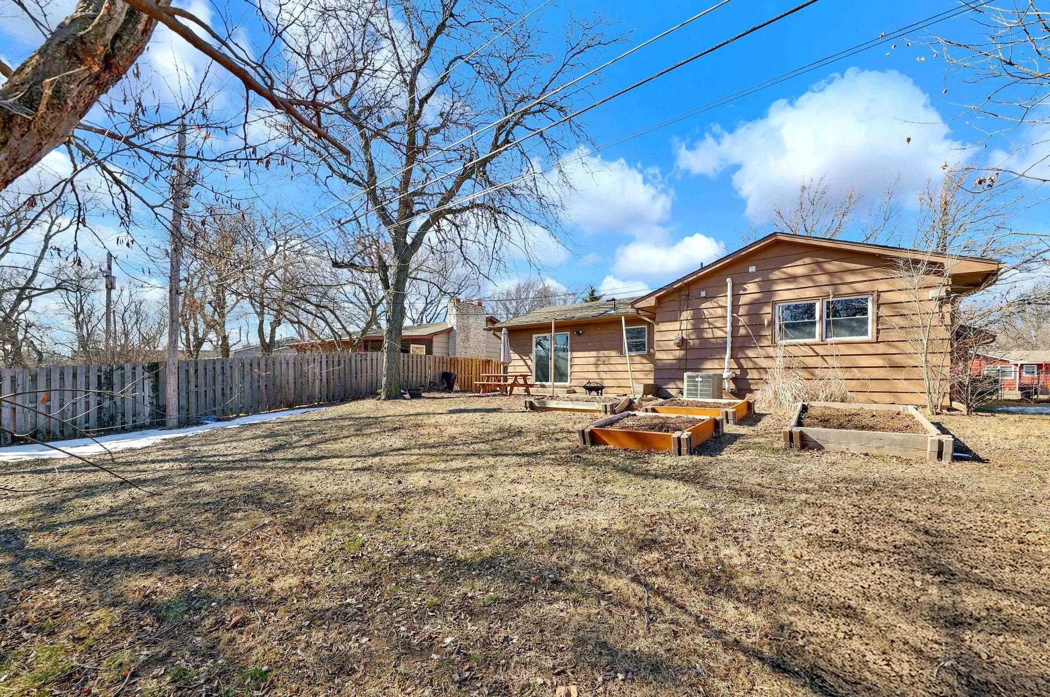 Wichita, Kansas 67207, United States, 3 Bedrooms Bedrooms, ,3 BathroomsBathrooms,Residential,Pending,12666