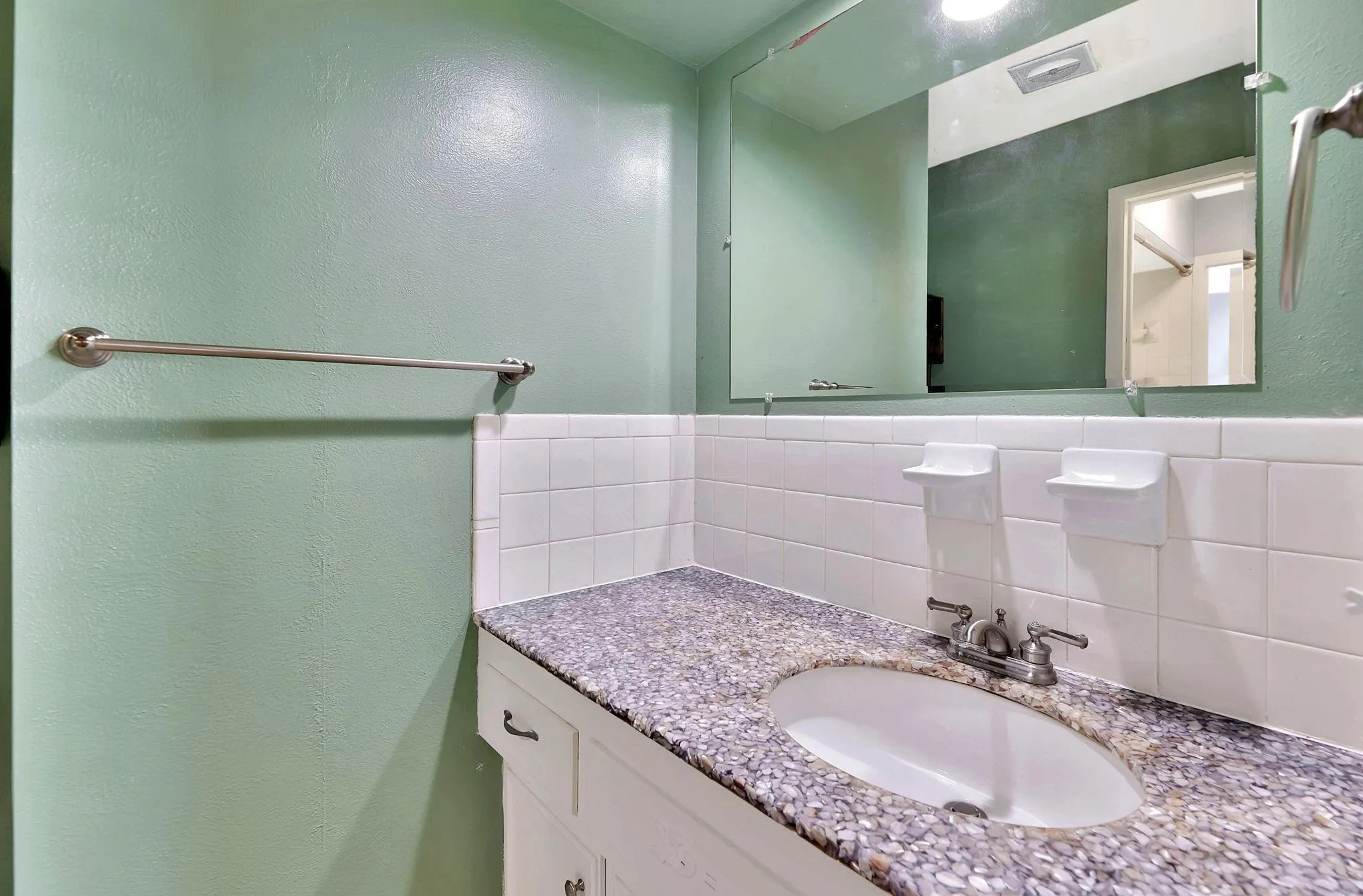 Wichita, Kansas 67207, United States, 3 Bedrooms Bedrooms, ,3 BathroomsBathrooms,Residential,Pending,12666