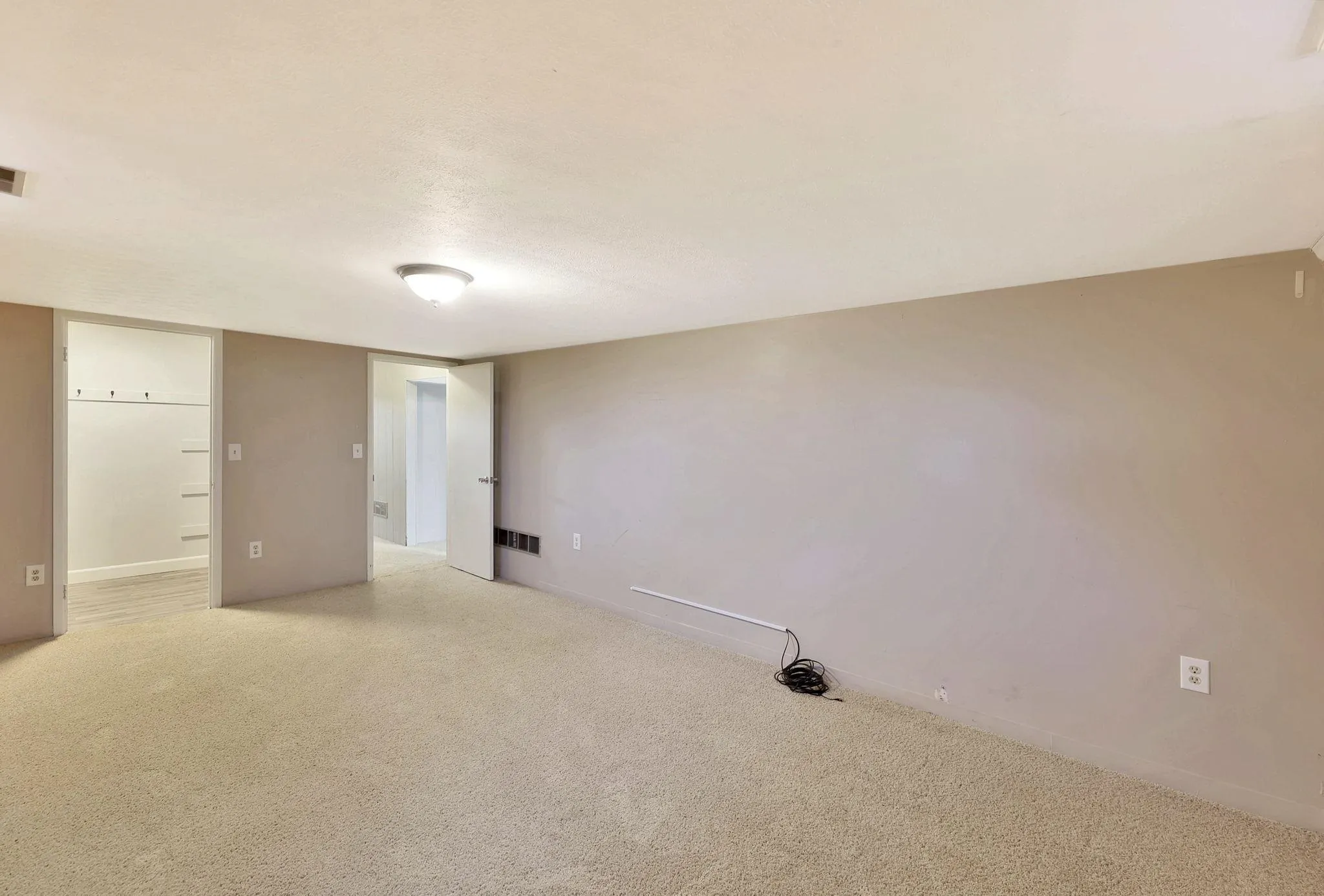 Wichita, Kansas 67207, United States, 3 Bedrooms Bedrooms, ,3 BathroomsBathrooms,Residential,Pending,12666