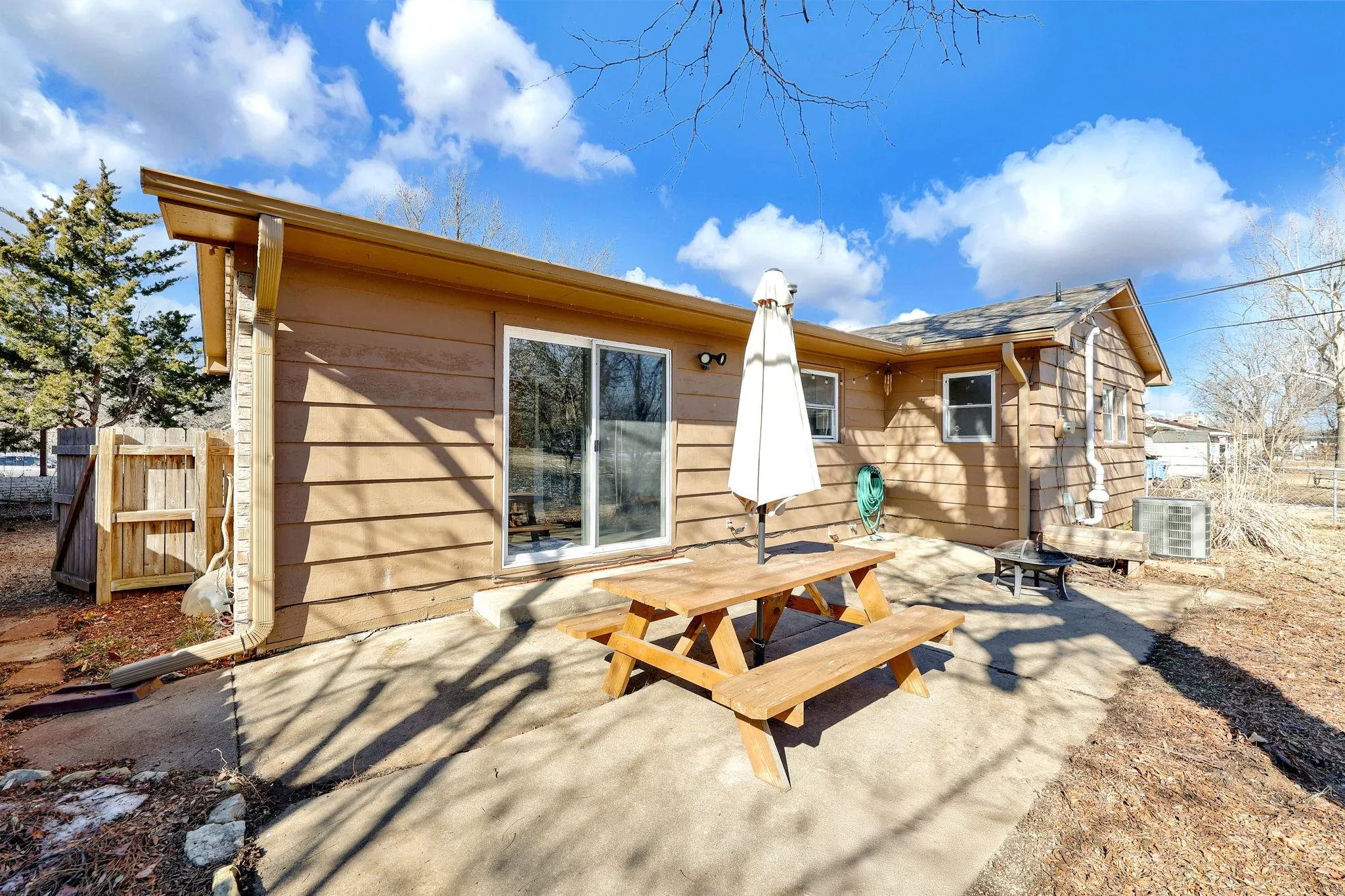 Wichita, Kansas 67207, United States, 3 Bedrooms Bedrooms, ,3 BathroomsBathrooms,Residential,Pending,12666