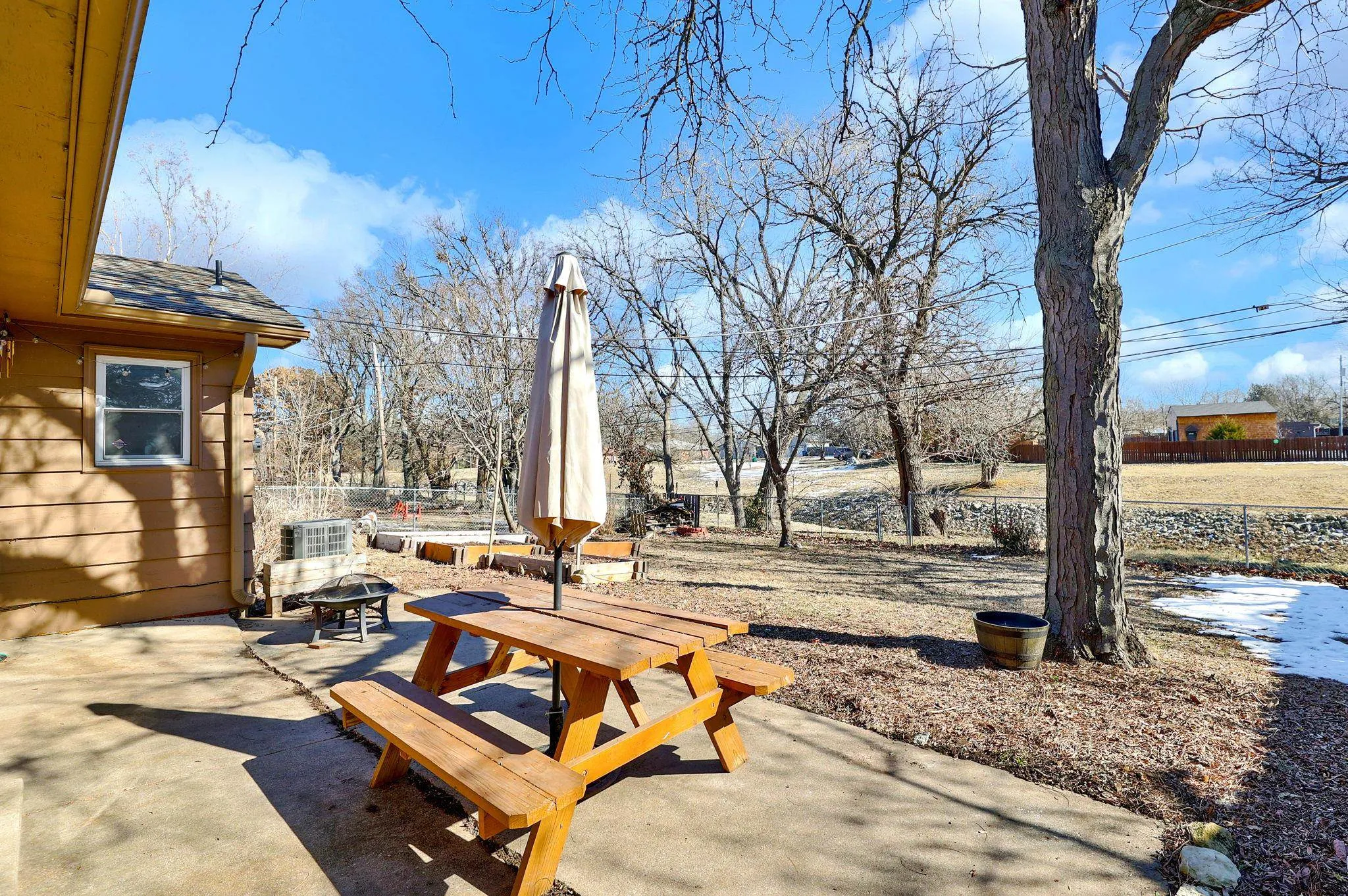 Wichita, Kansas 67207, United States, 3 Bedrooms Bedrooms, ,3 BathroomsBathrooms,Residential,Pending,12666