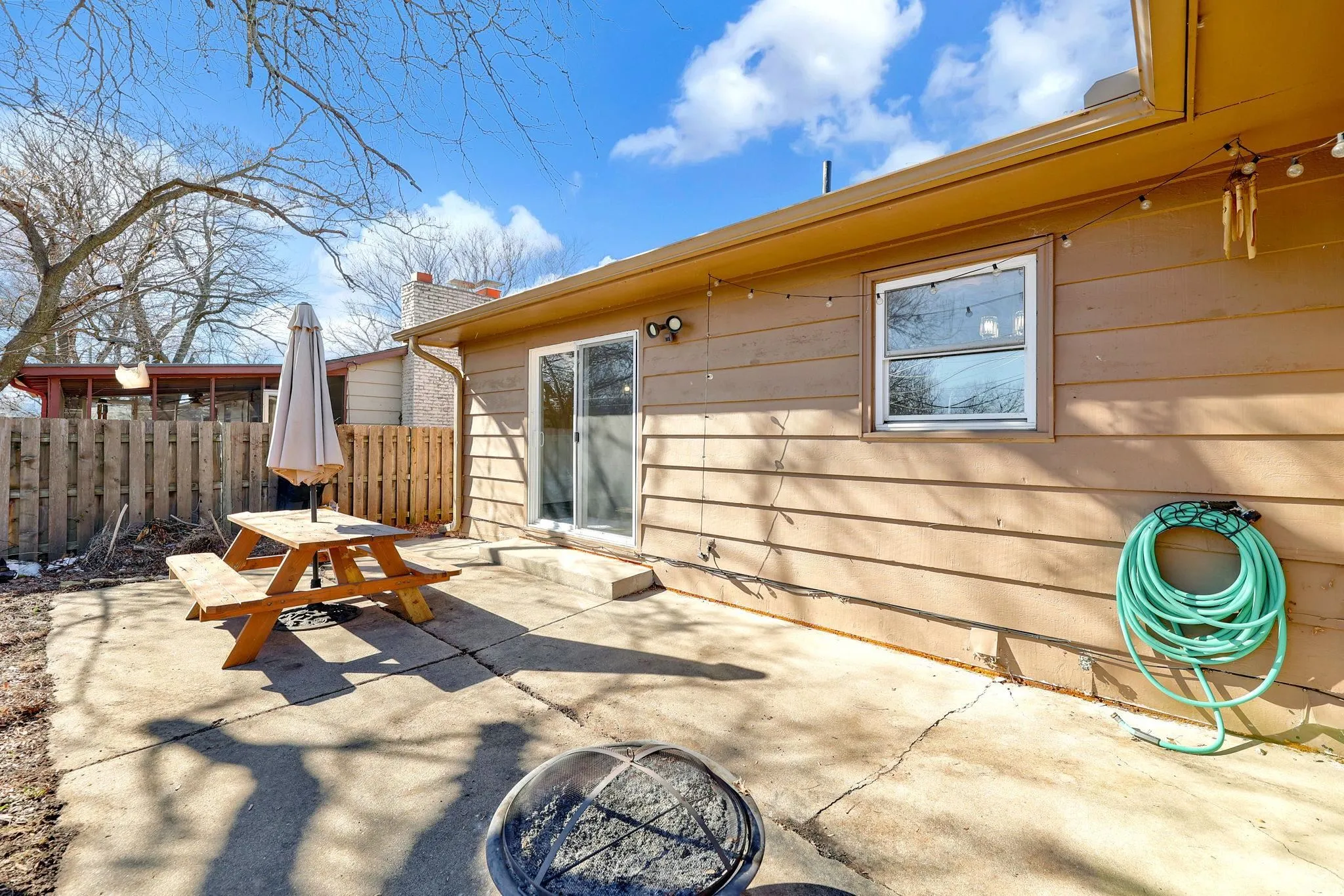 Wichita, Kansas 67207, United States, 3 Bedrooms Bedrooms, ,3 BathroomsBathrooms,Residential,Pending,12666