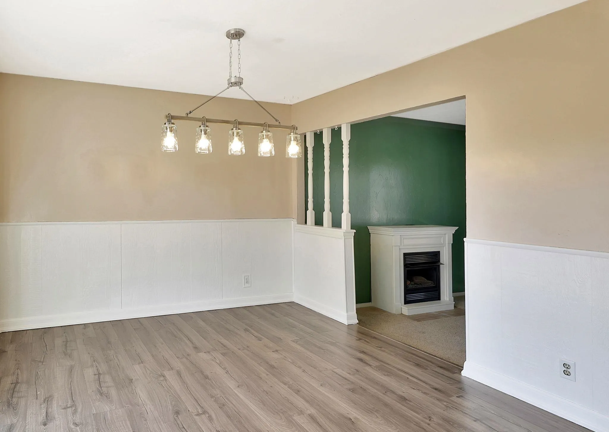 Wichita, Kansas 67207, United States, 3 Bedrooms Bedrooms, ,3 BathroomsBathrooms,Residential,Pending,12666