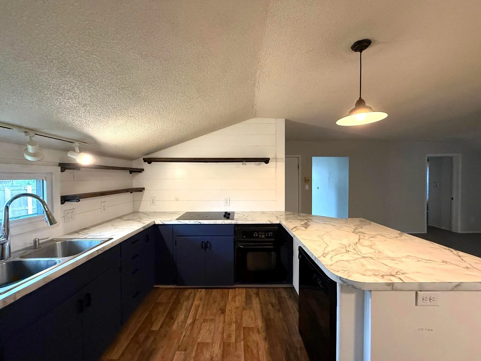 Caldwell, Kansas 67022, United States, 4 Bedrooms Bedrooms, ,3 BathroomsBathrooms,Residential,Active,146133