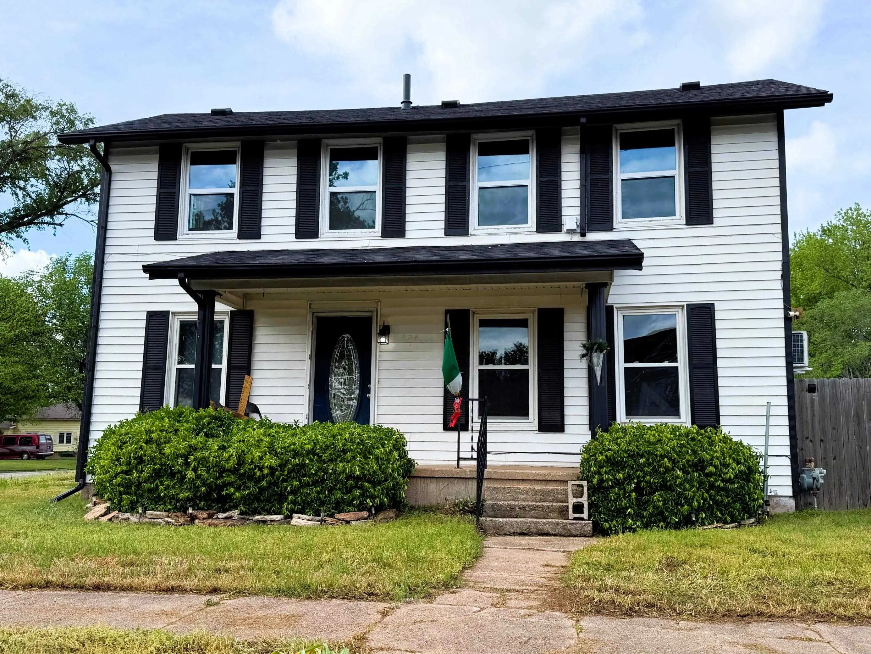 Caldwell, Kansas 67022, United States, 4 Bedrooms Bedrooms, ,3 BathroomsBathrooms,Residential,Active,146133