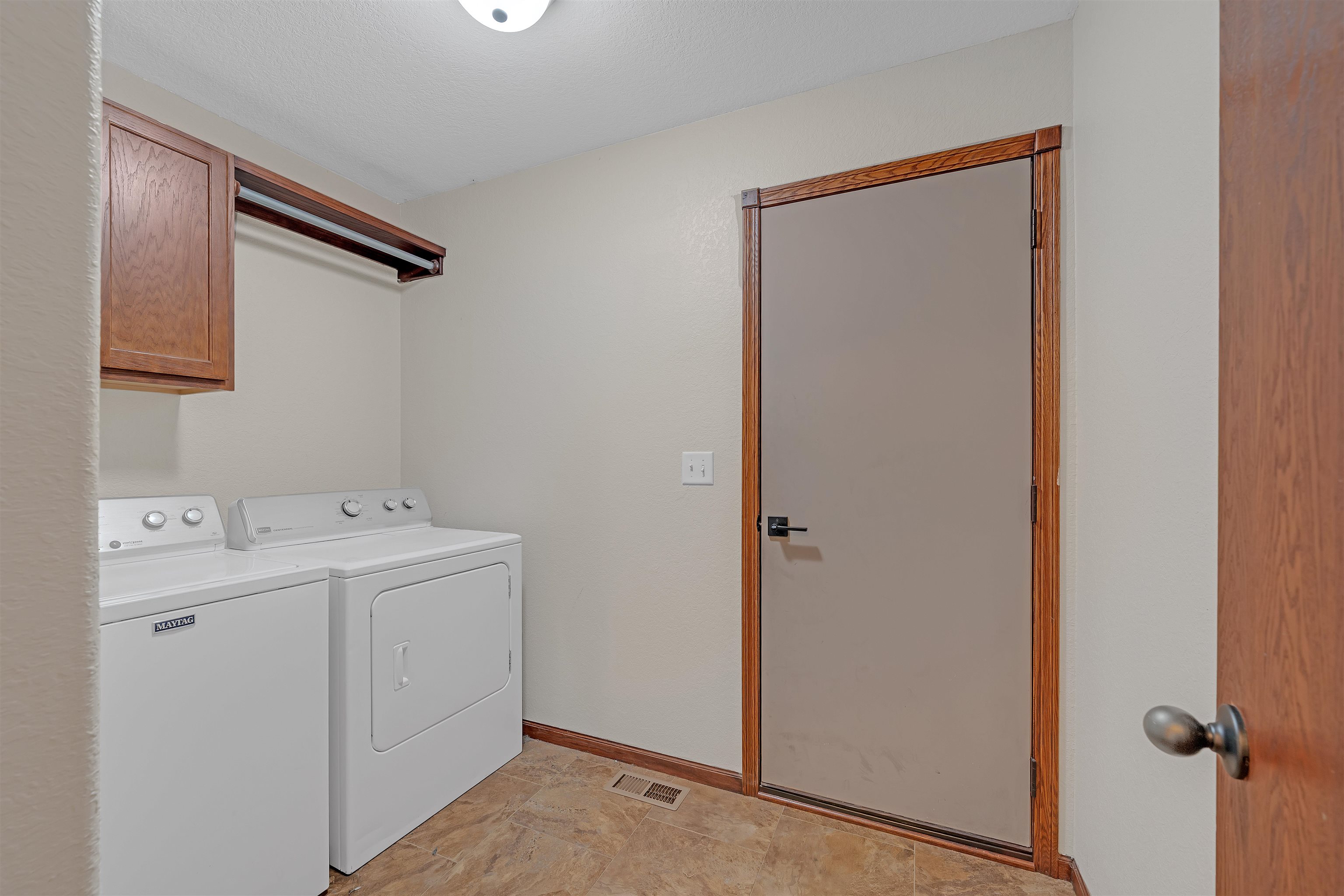 802 S Bristol Cir Unit 17 Cir, Wichita, Virginia image 19