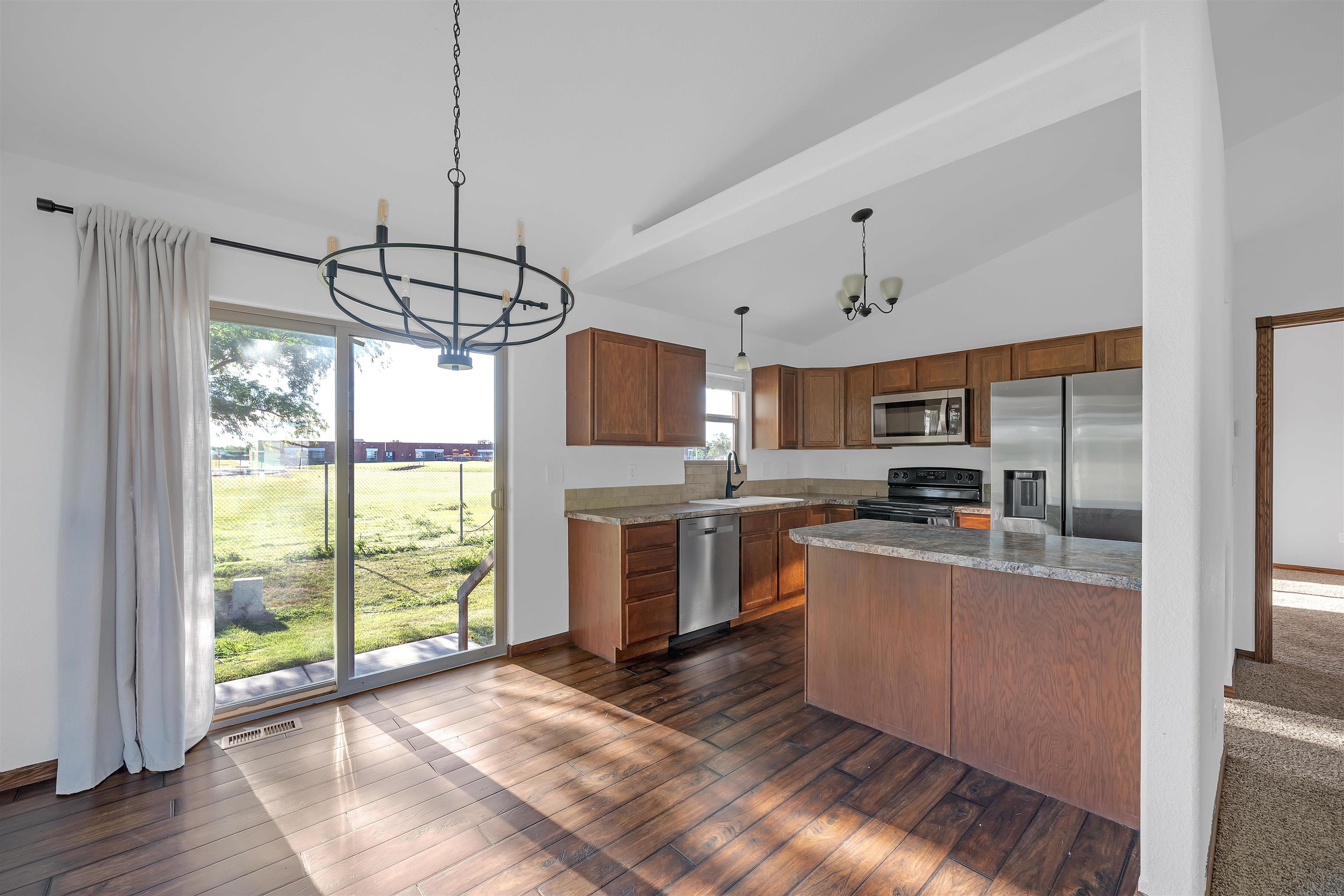 802 S Bristol Cir Unit 17 Cir, Wichita, Virginia image 6