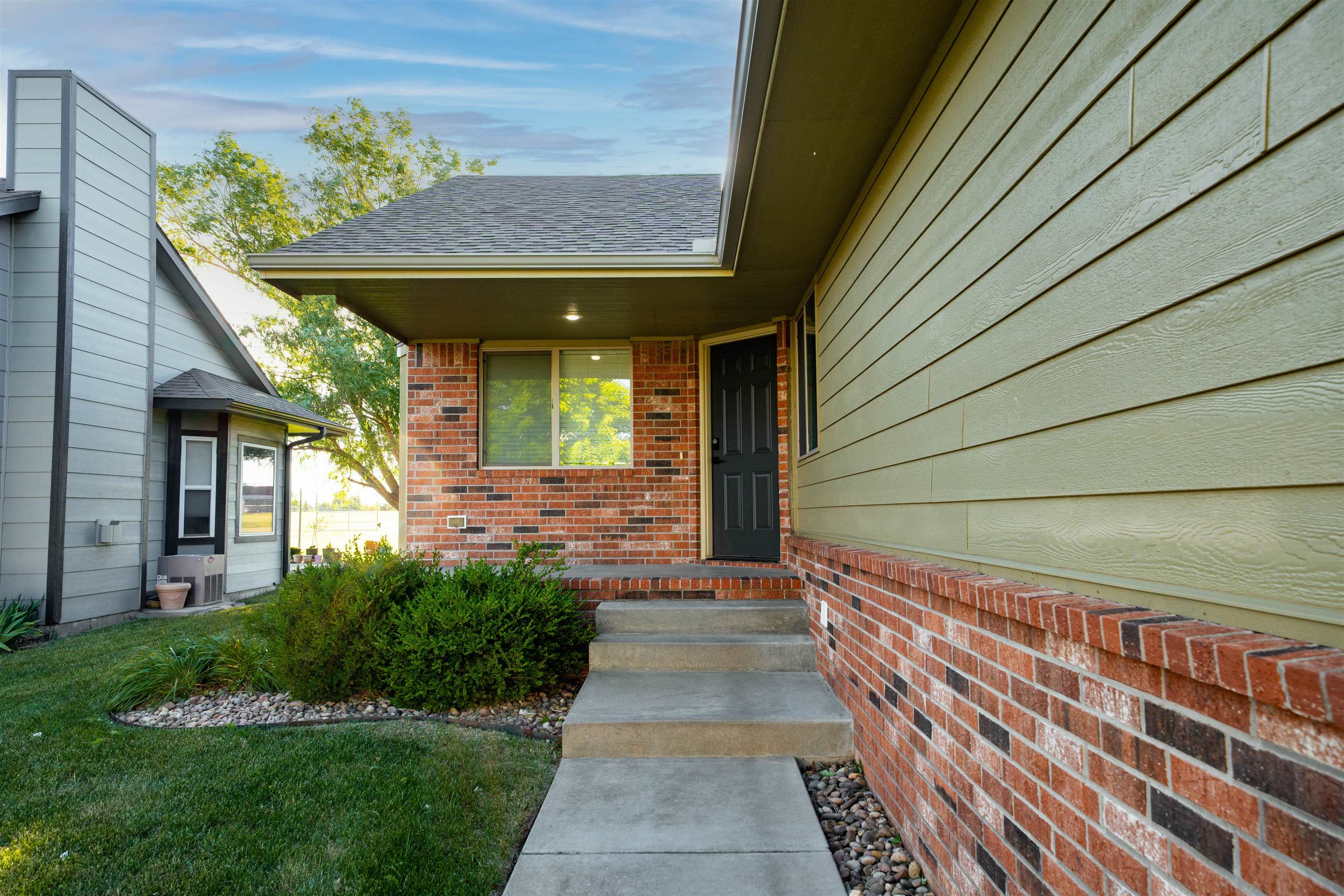 802 S Bristol Cir Unit 17 Cir, Wichita, Virginia image 2