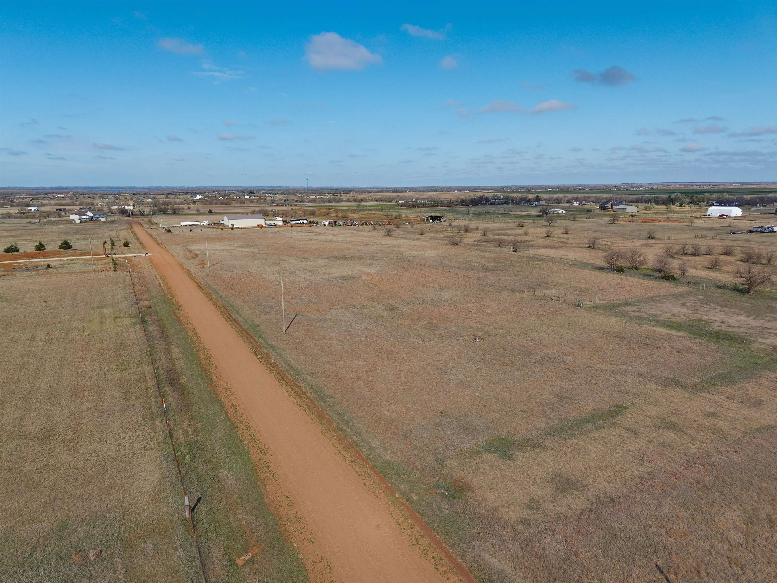 11108 Leonas Sunset Dr, Mount Hope, Kansas image 2