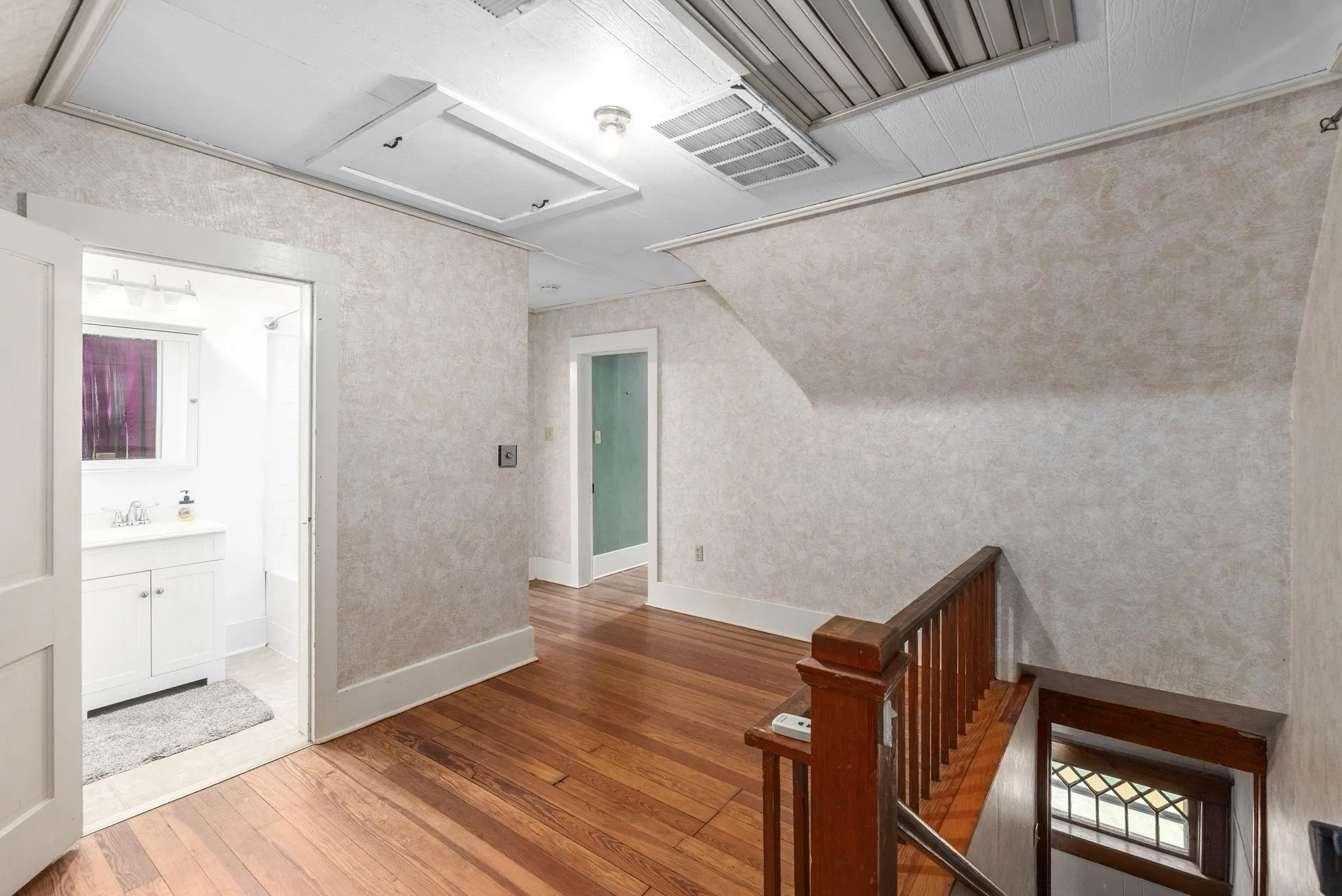 Clearwater, Kansas 67026, United States, 3 Bedrooms Bedrooms, ,2 BathroomsBathrooms,Residential,Active,153779