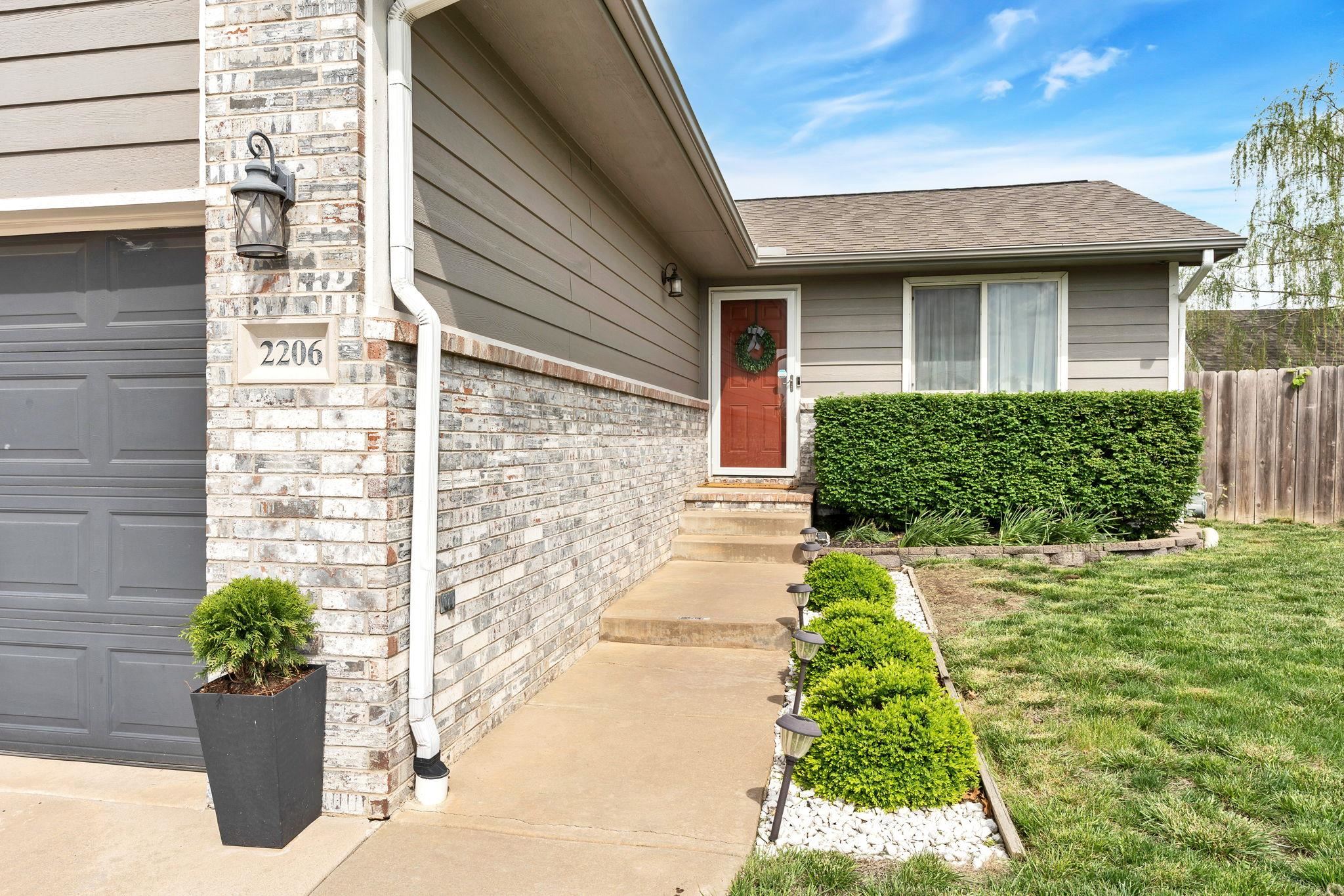 2206 S Upland Hills St, Wichita, Kansas image 3