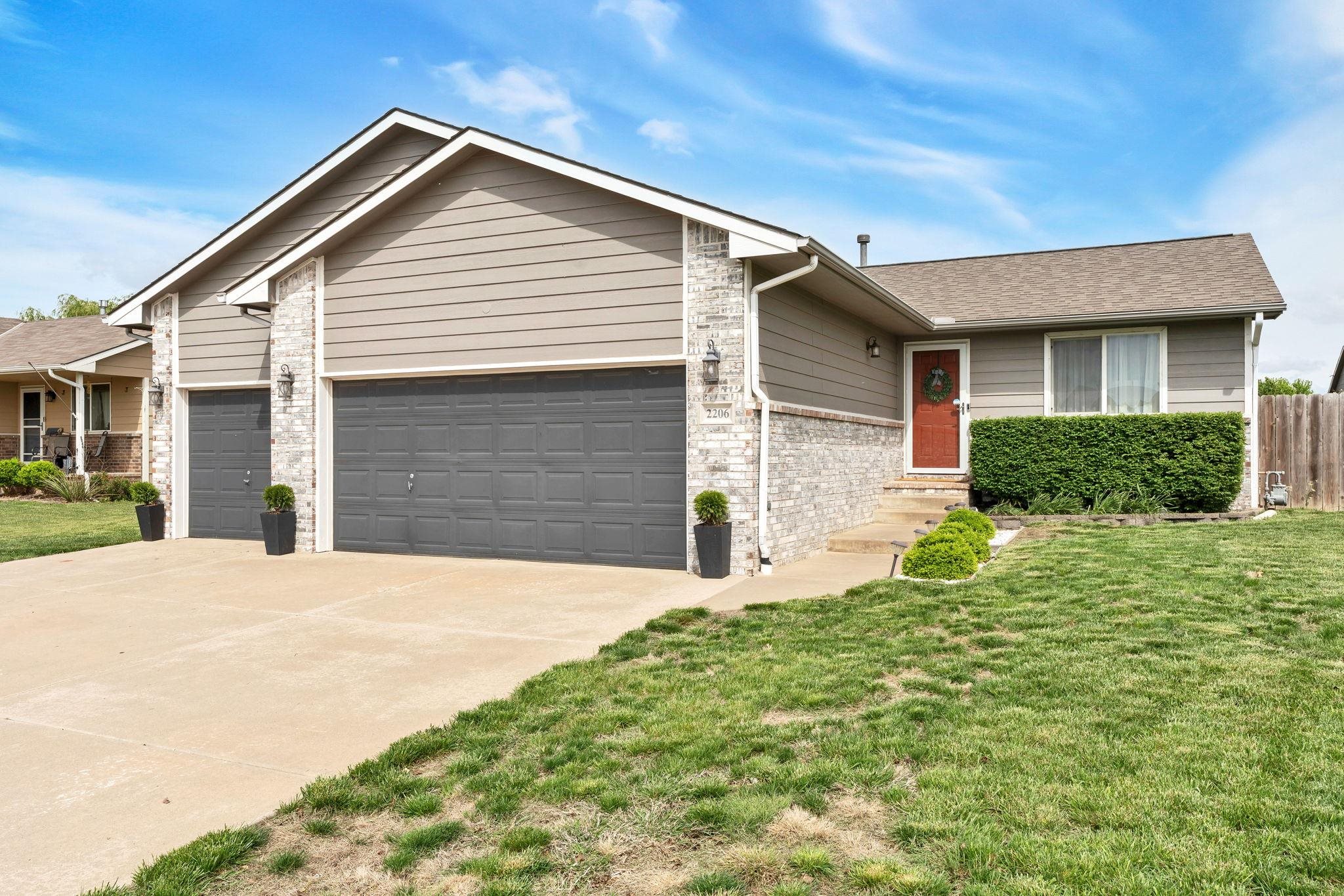 2206 S Upland Hills St, Wichita, Kansas image 2