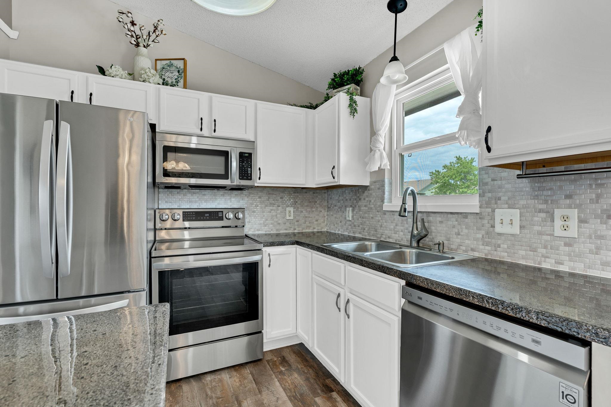 2206 S Upland Hills St, Wichita, Kansas image 11
