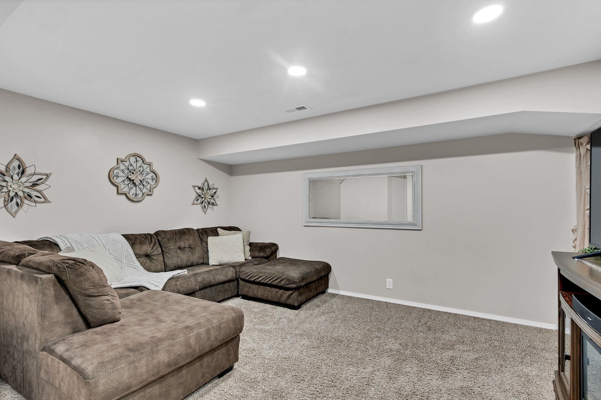 2206 S Upland Hills St, Wichita, Kansas image 16