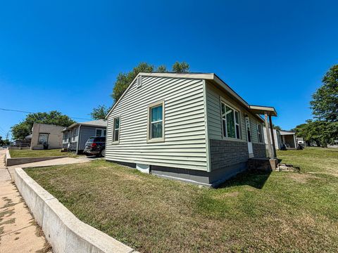 Homes For Sale - 1501-1501 1/2 N Ohio St<br/> Augusta, KS 67010