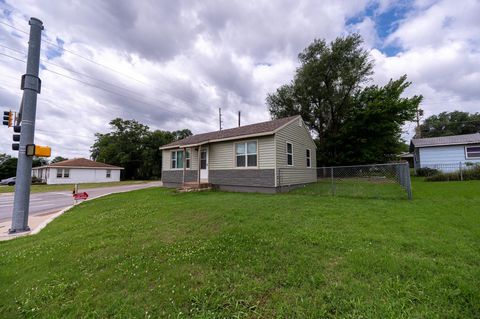 Homes For Sale - 1501-1501 1/2 N Ohio St<br/> Butler County, Augusta, KS 67010