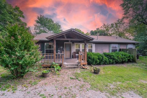 Homes For Sale - 424 E Vine St<br/> Oxford, KS 67119