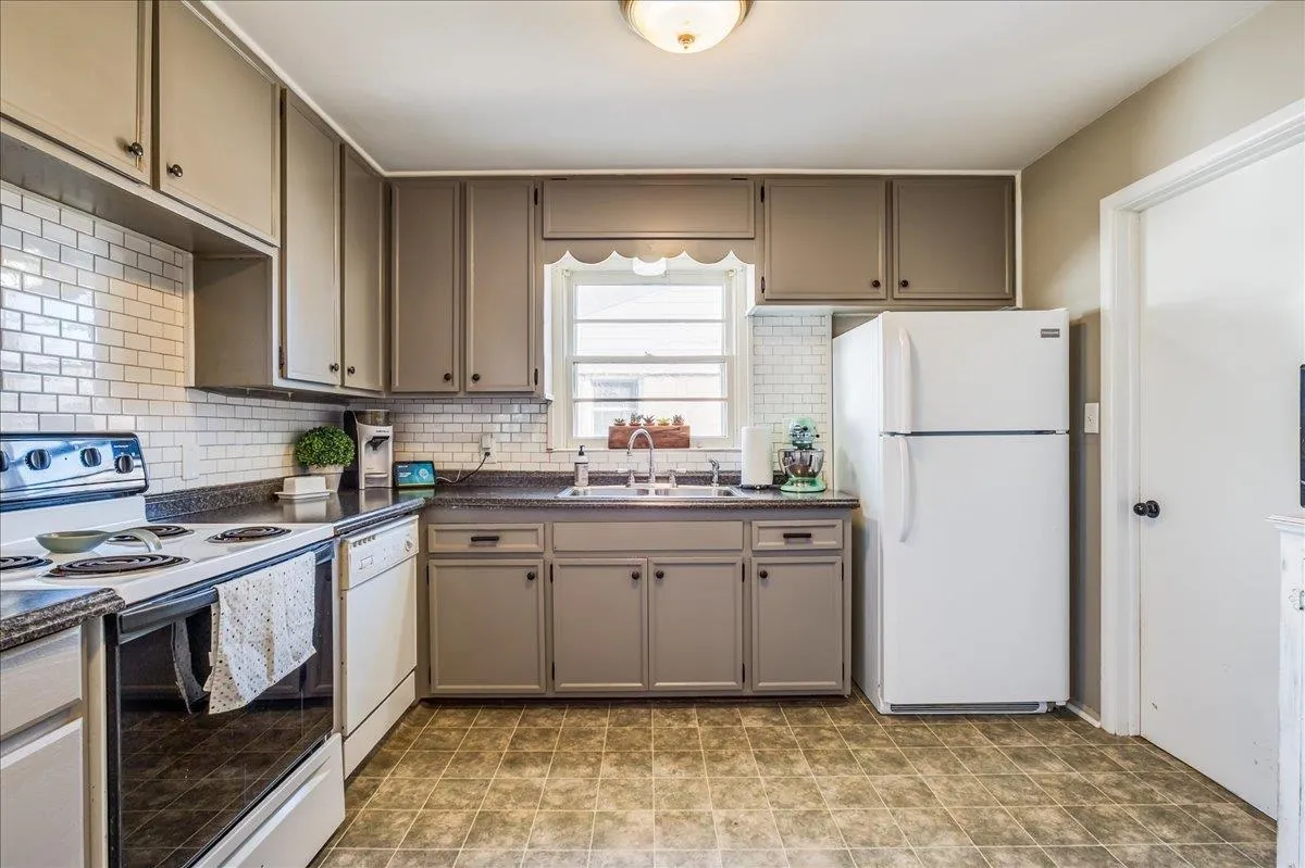 Derby, Kansas 67037, United States, 3 Bedrooms Bedrooms, ,1 BathroomBathrooms,Residential,Active,93297