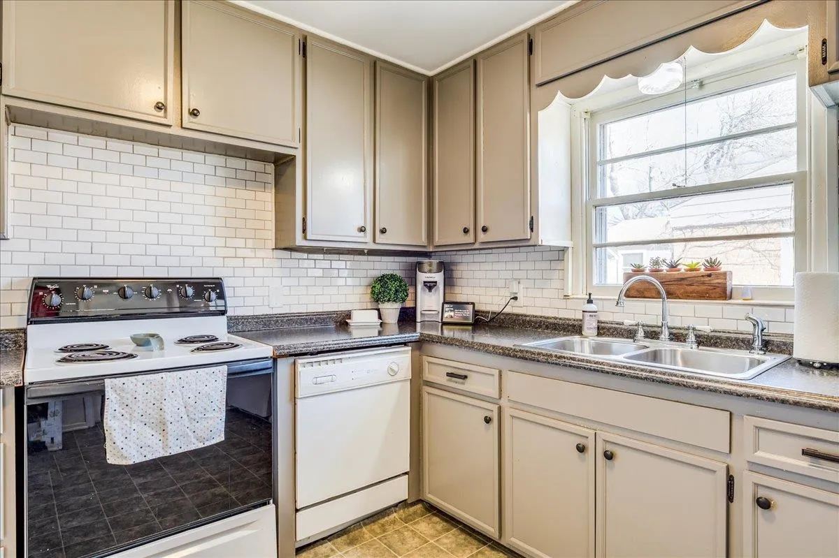 Derby, Kansas 67037, United States, 3 Bedrooms Bedrooms, ,1 BathroomBathrooms,Residential,Active,93297