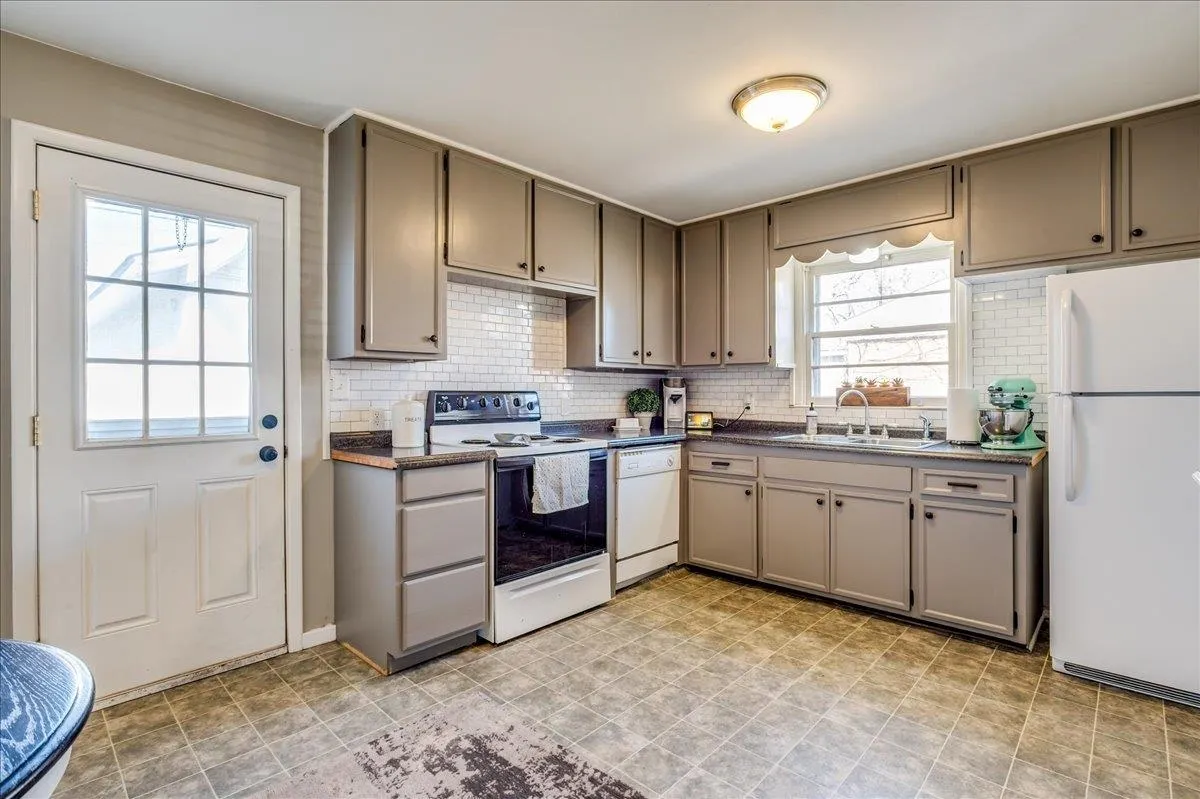 Derby, Kansas 67037, United States, 3 Bedrooms Bedrooms, ,1 BathroomBathrooms,Residential,Active,93297