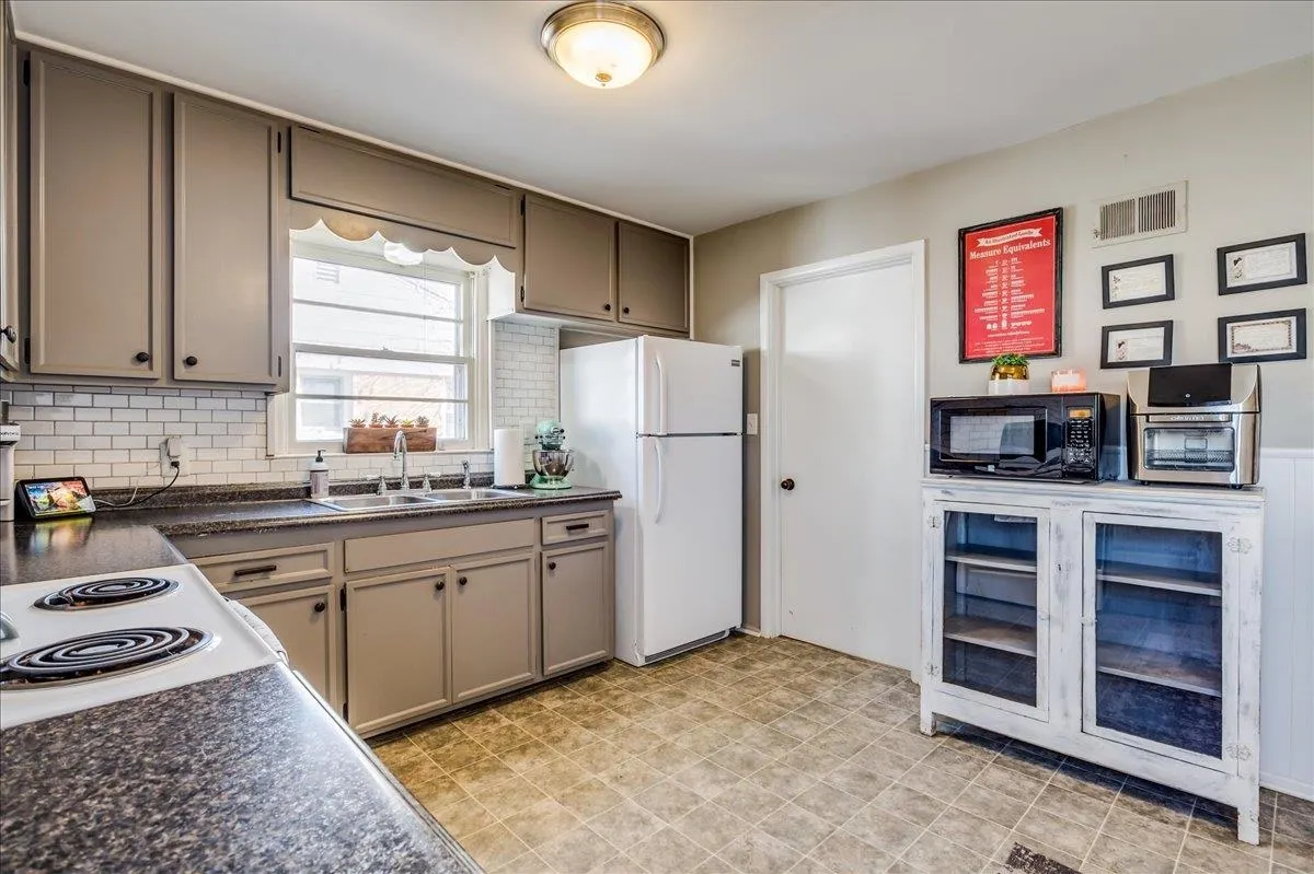 Derby, Kansas 67037, United States, 3 Bedrooms Bedrooms, ,1 BathroomBathrooms,Residential,Active,93297