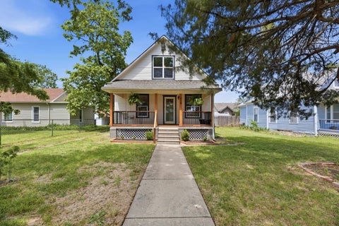 Homes For Sale - 218 E 10th St<br/> Harvey County, Newton, KS 67114