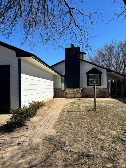 Photo of 1700 N Brunswick St, Wichita, KS 67212 (MLS # 669280)