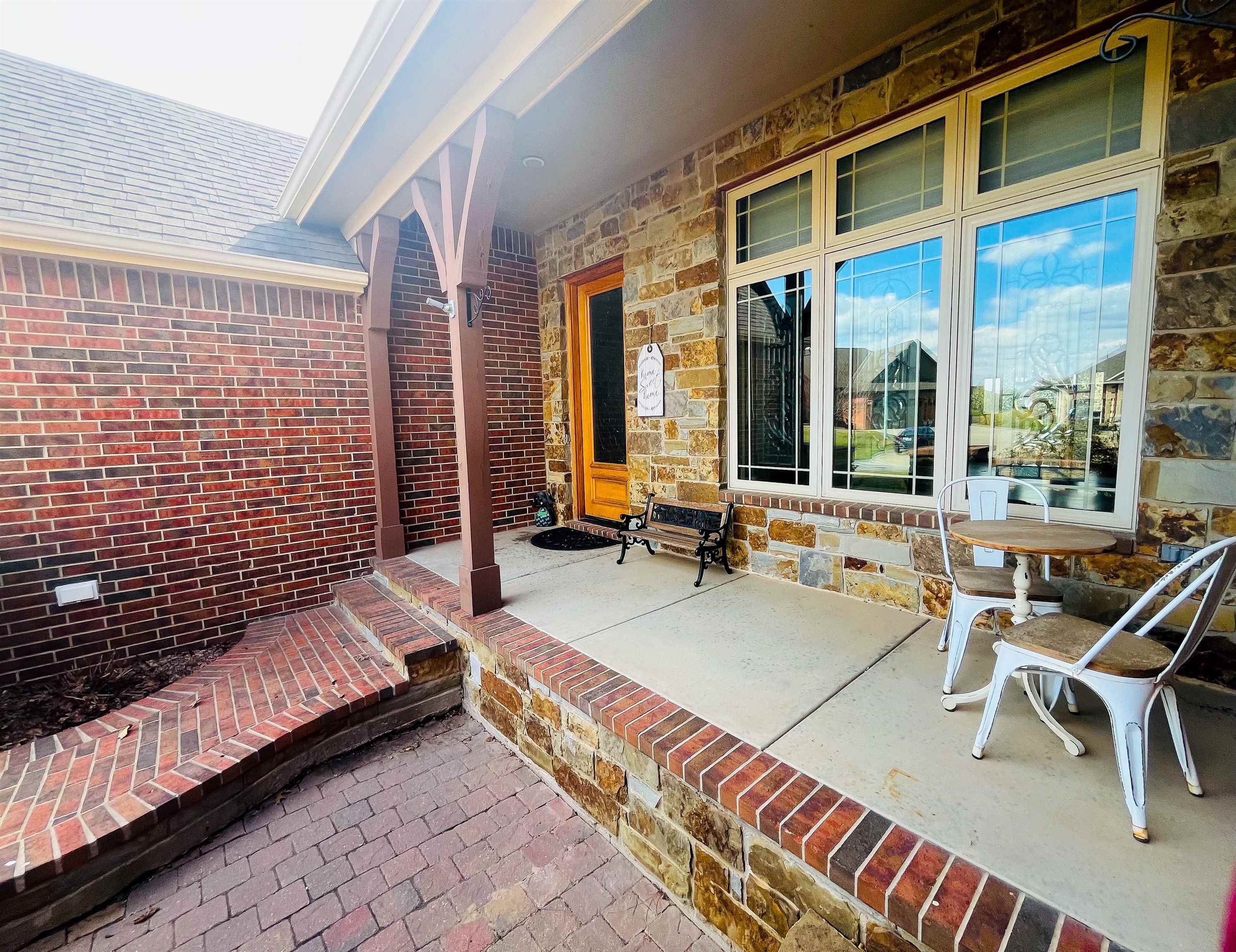 725 Bobtail Ct, Newton, Kansas image 3