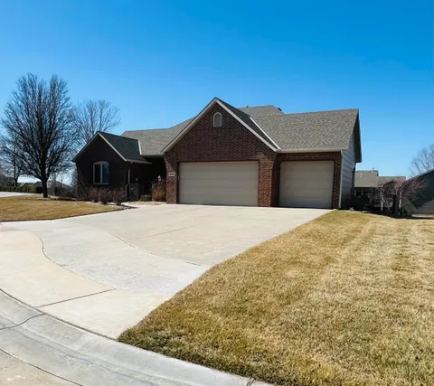 725 Bobtail Ct, Newton, KS MLS: 651895