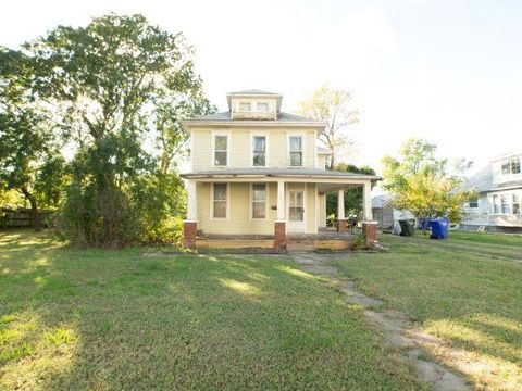 Homes For Sale - 113 N Birch St<br/> Marion County, Hillsboro, KS 67063